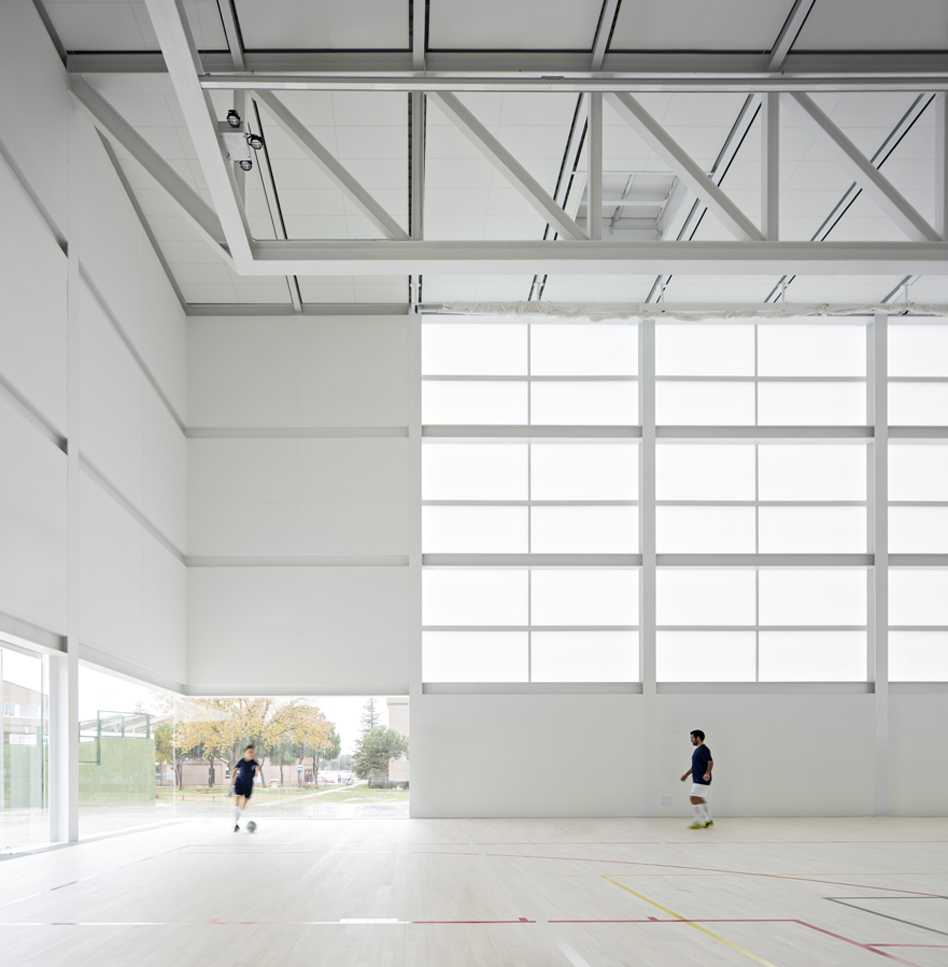 Bildnummer 40 des aktuellen Abschnitts von Multi-sport Pavilion and Classrooms Complex for UFV von Cosentino Deutschland