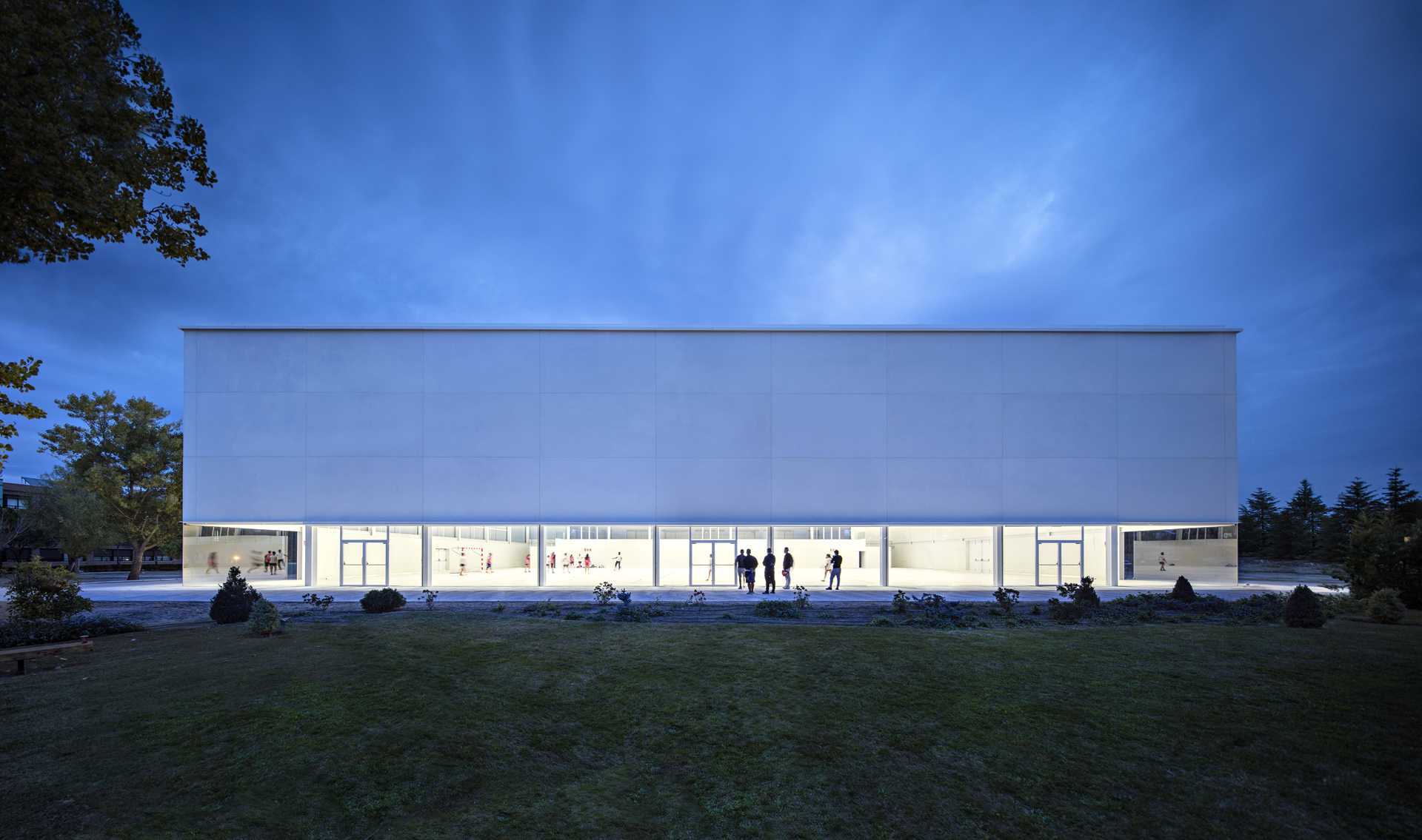 Bildnummer 32 des aktuellen Abschnitts von Multi-sport Pavilion and Classrooms Complex for UFV von Cosentino Deutschland