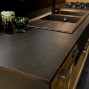 Image of encimera cocina gris dekton keranium 1 1 in black-kitchen-countertops - Cosentino