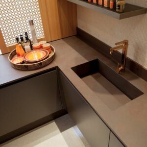 Image of encimera cocina gris esquina 1 in grey-kitchen-countertops - Cosentino