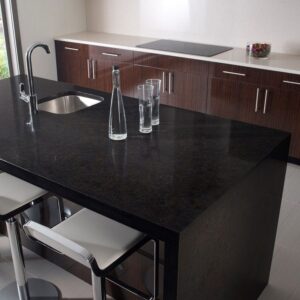 Image of encimera cocina negra isla 1 in black-kitchen-countertops - Cosentino
