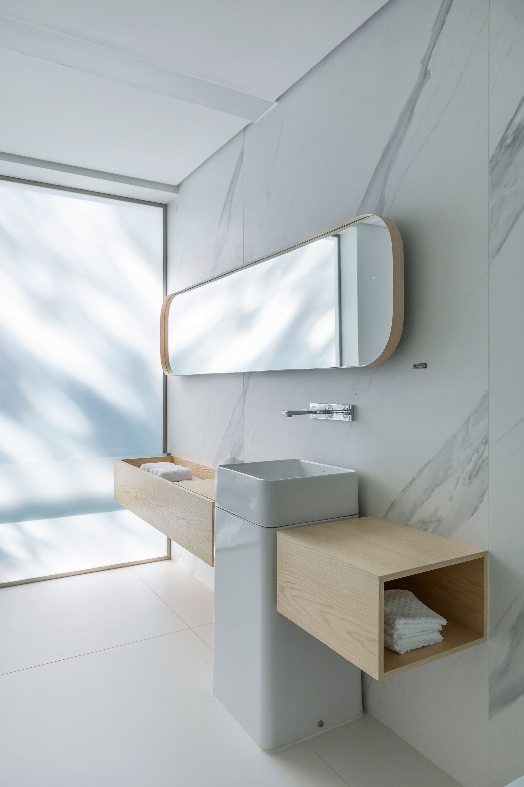 Image of Casa Conteiner Dekton Silestone Sensa 5 scaled in {{Small bathrooms: the great secrets of their design}} - Cosentino