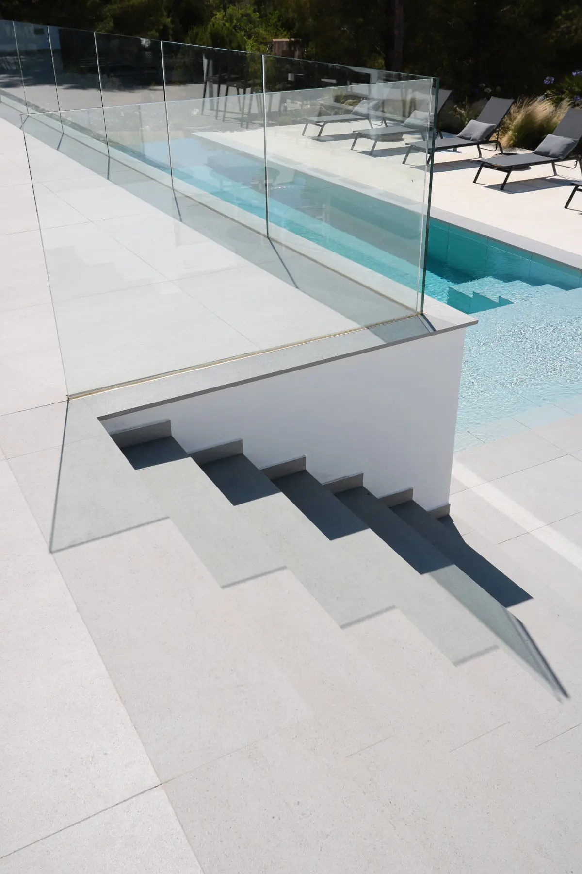 Image of strato outdoor stairs in Desing and functionality in the Balearic Islands - Cosentino