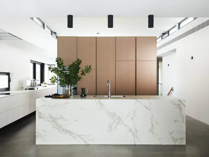 Image of 11 2 in Walls, countertop, and island in the same material - Cosentino