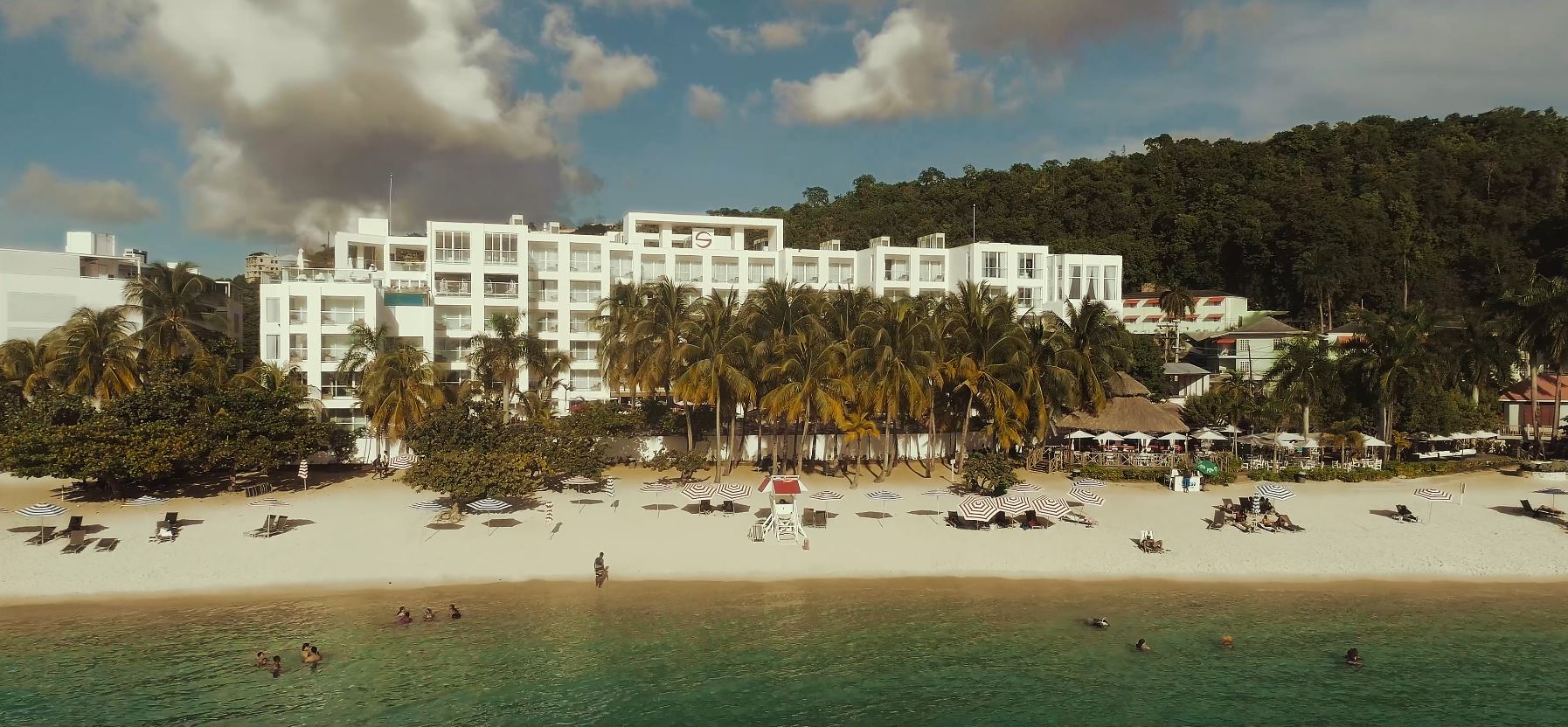 Image of Spanish Court Jamaica 1 2 in Hotel Mediterráneo - Cosentino