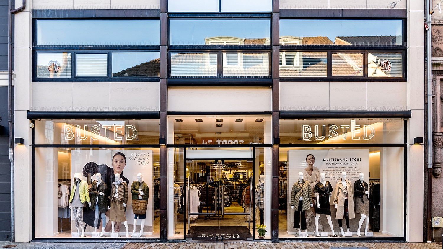 Image of Busted 1 in A luxurious facade for the Burnello Cucinelli flagship store in Chicago - Cosentino