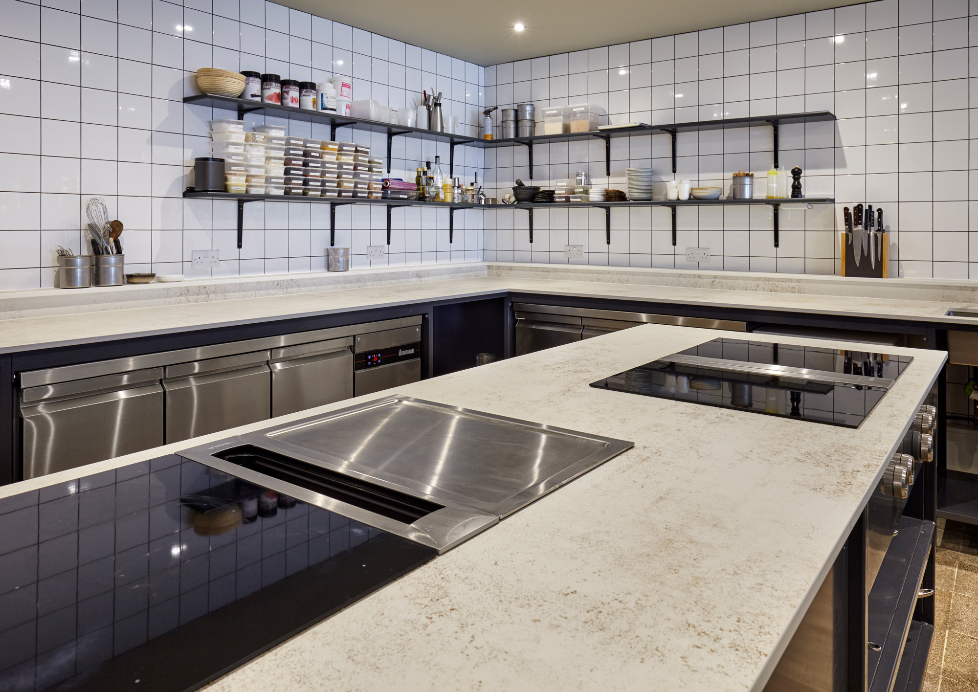 Image of Vanderlyle restaurant Dekton 7 in Professional features for a domestic kitchen worktop - Cosentino