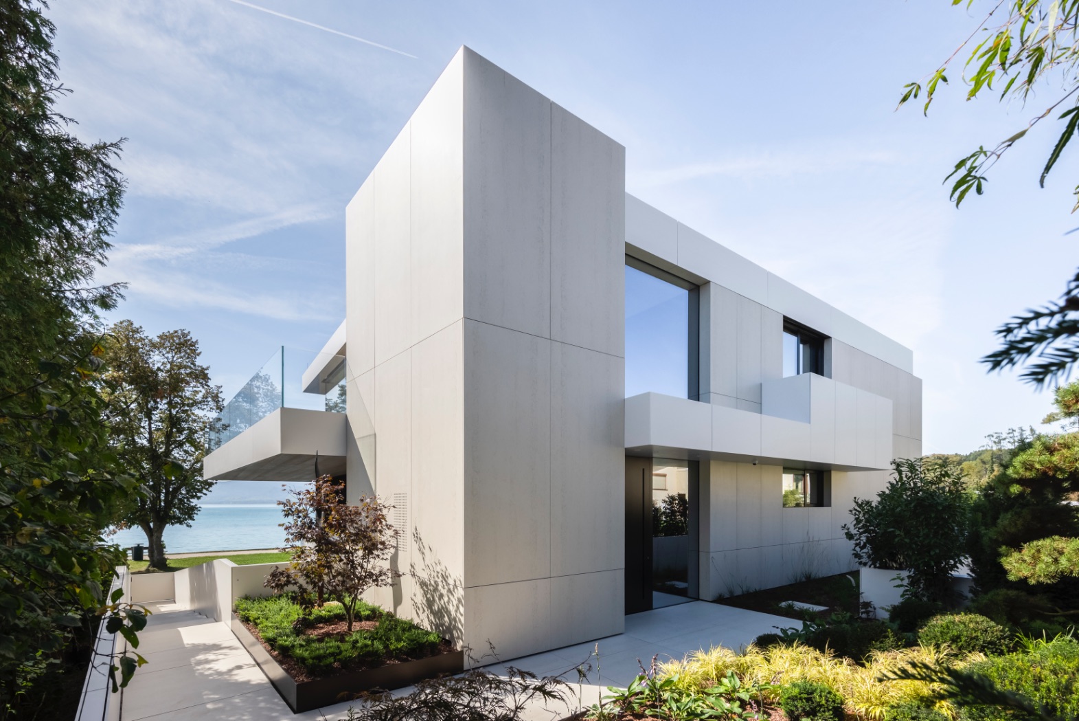 Image of EFHH 1 in Façades and flooring enhance the design of this semi-detached Mediterranean villa with two dwellings  - Cosentino