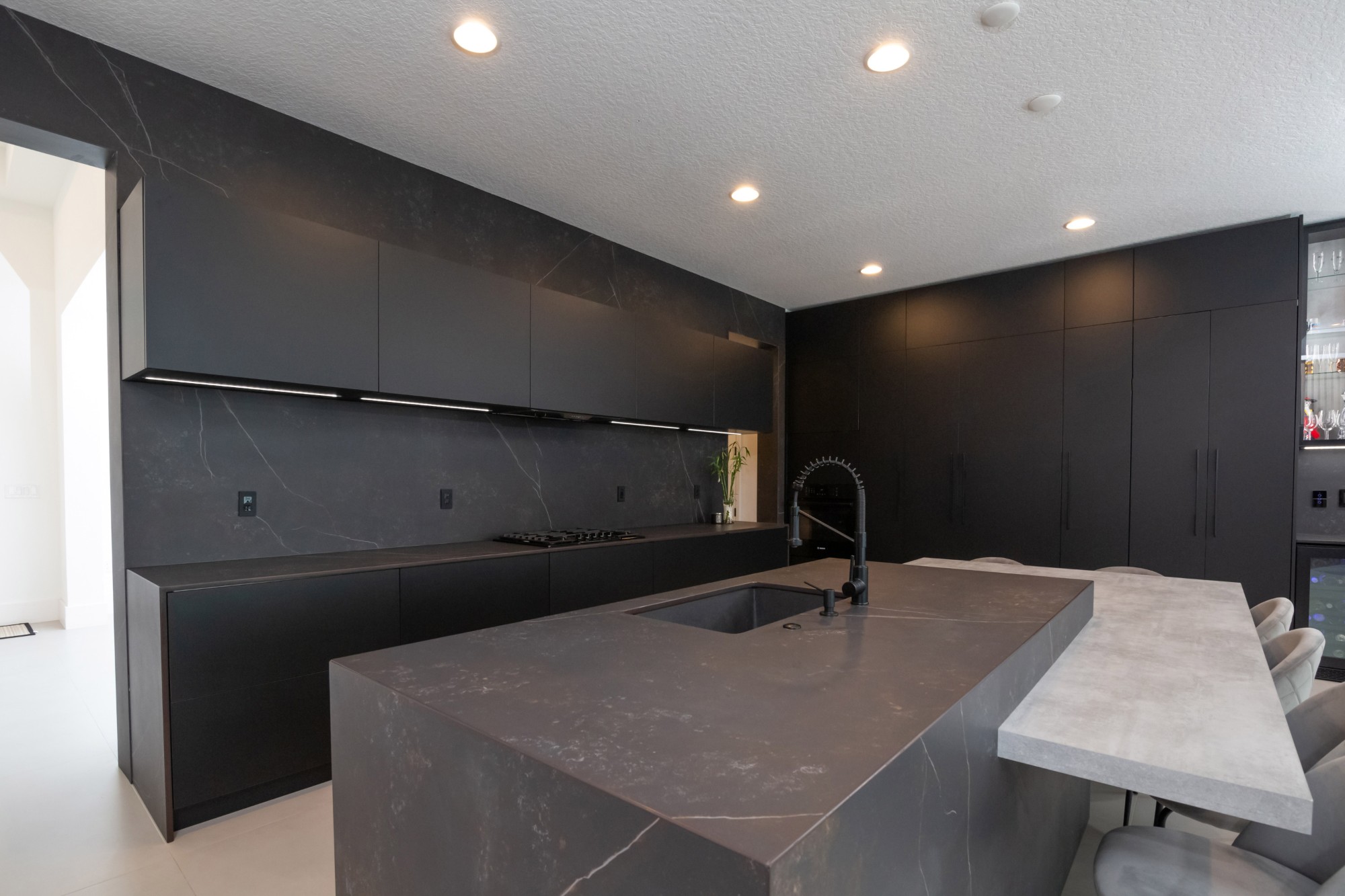 Image of DECOLUMBER 2 in The elegance and character of Dekton Kelya for a kitchen - Cosentino