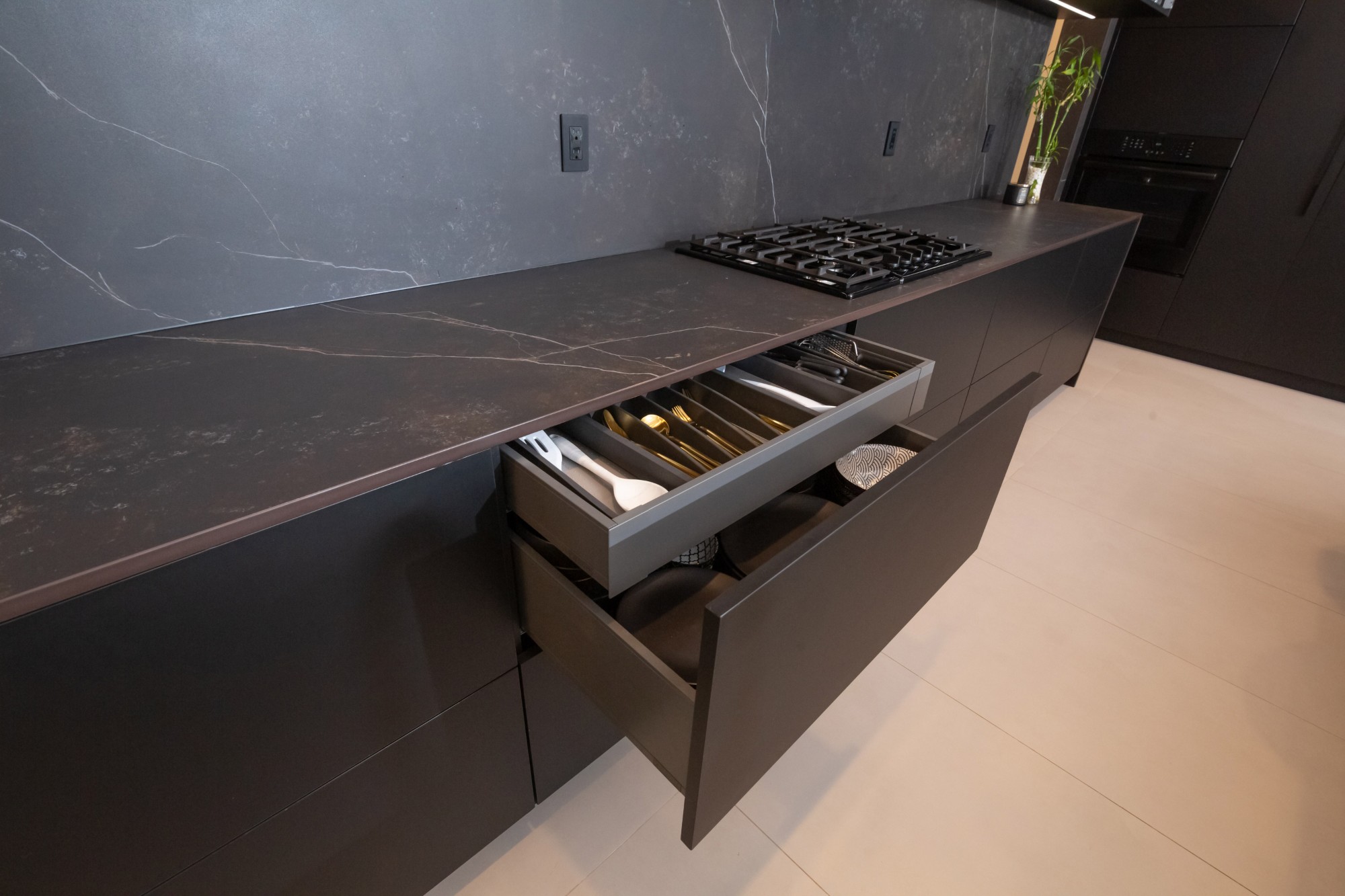Image of DECOLUMBER 21 in The elegance and character of Dekton Kelya for a kitchen - Cosentino