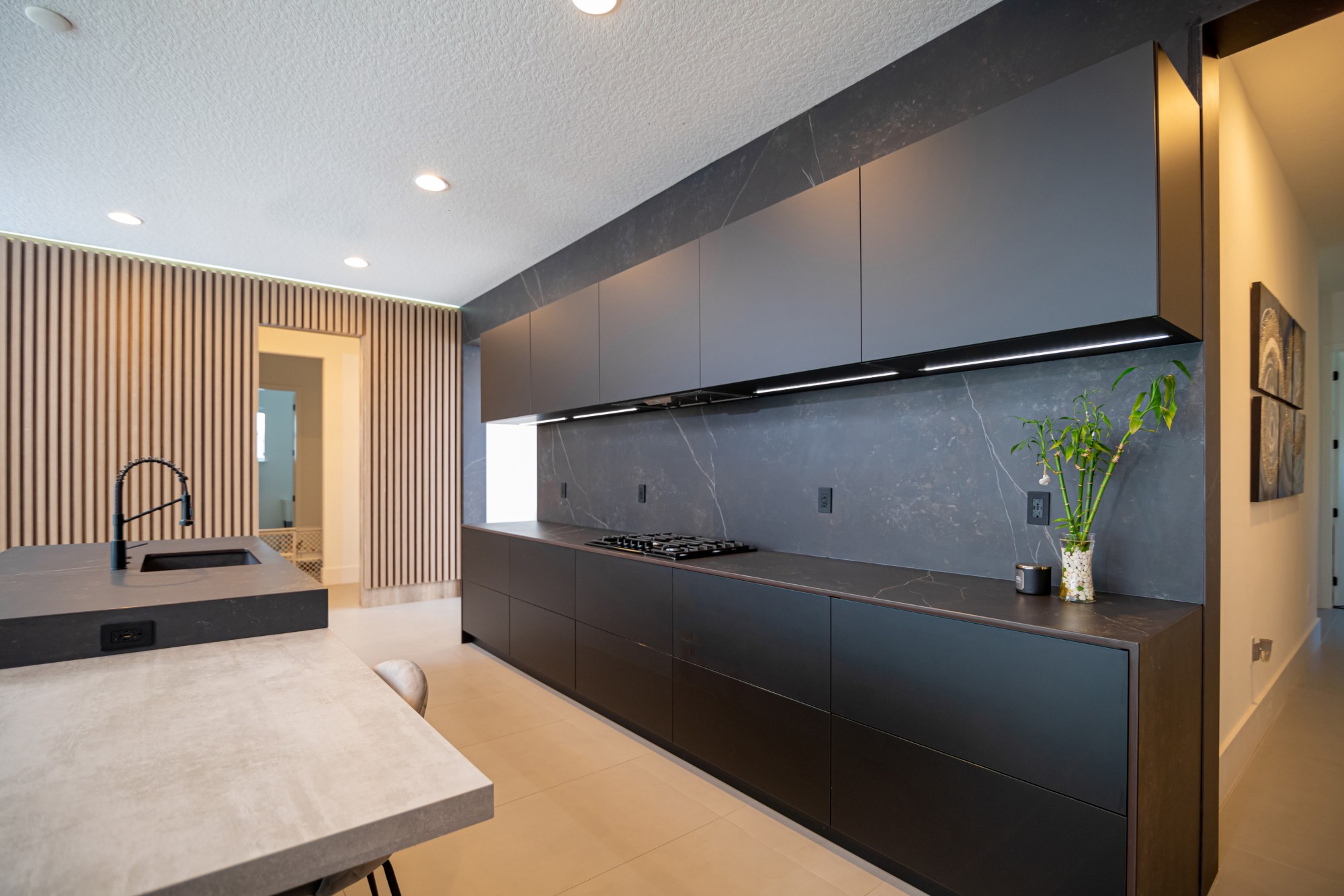 Image of DECOLUMBER 8 in The elegance and character of Dekton Kelya for a kitchen - Cosentino