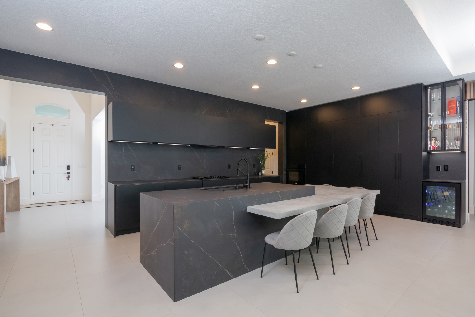 Image of DECOLUMBER1 in The elegance and character of Dekton Kelya for a kitchen - Cosentino