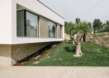Image of DSCF0181 1 in A sustainable, avant-garde façade for a house with a contemporary design in Portugal - Cosentino