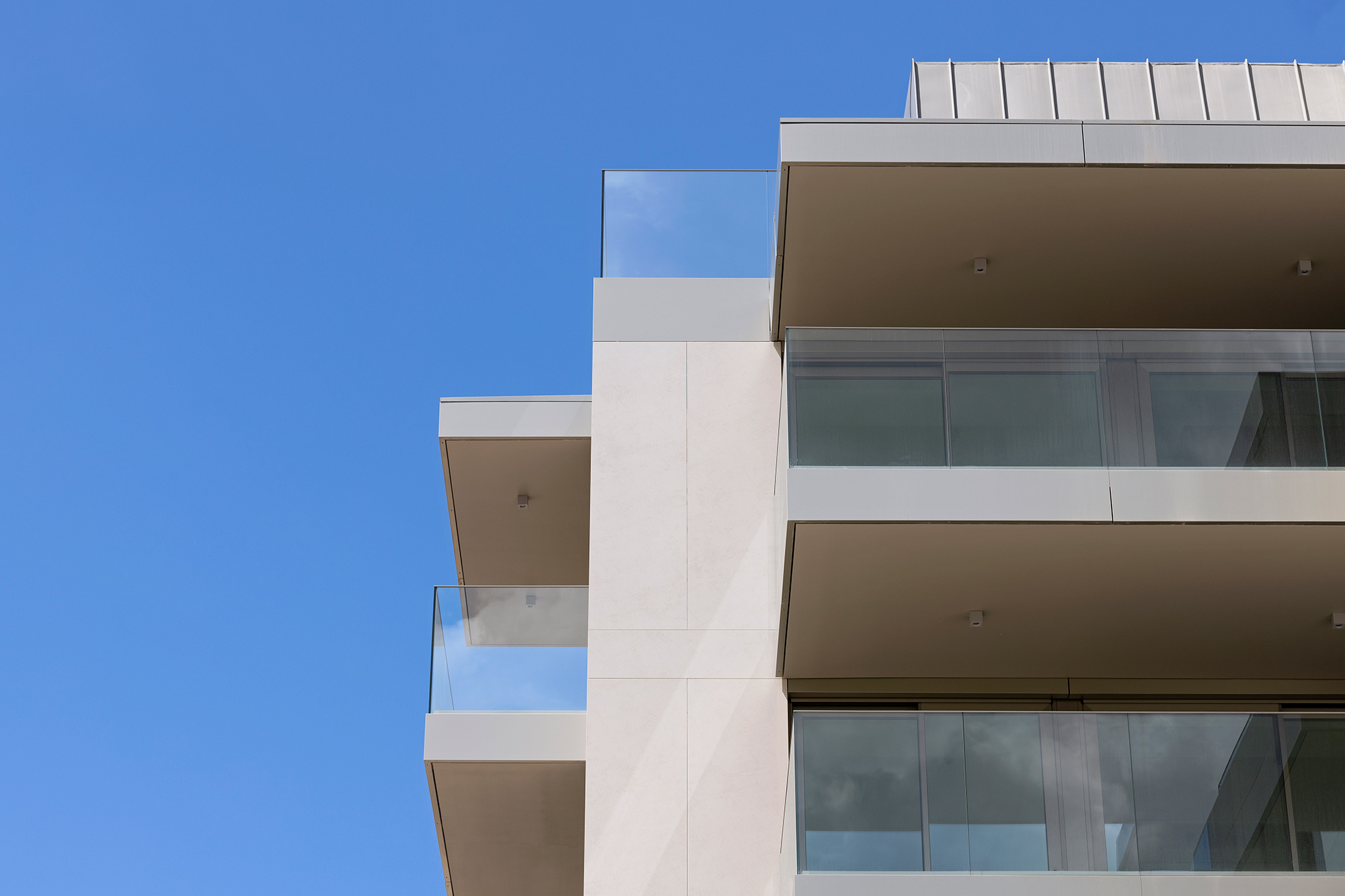 Image of fachada high lapa portugal 13 in Geometric lines and Dekton as a key feature  - Cosentino