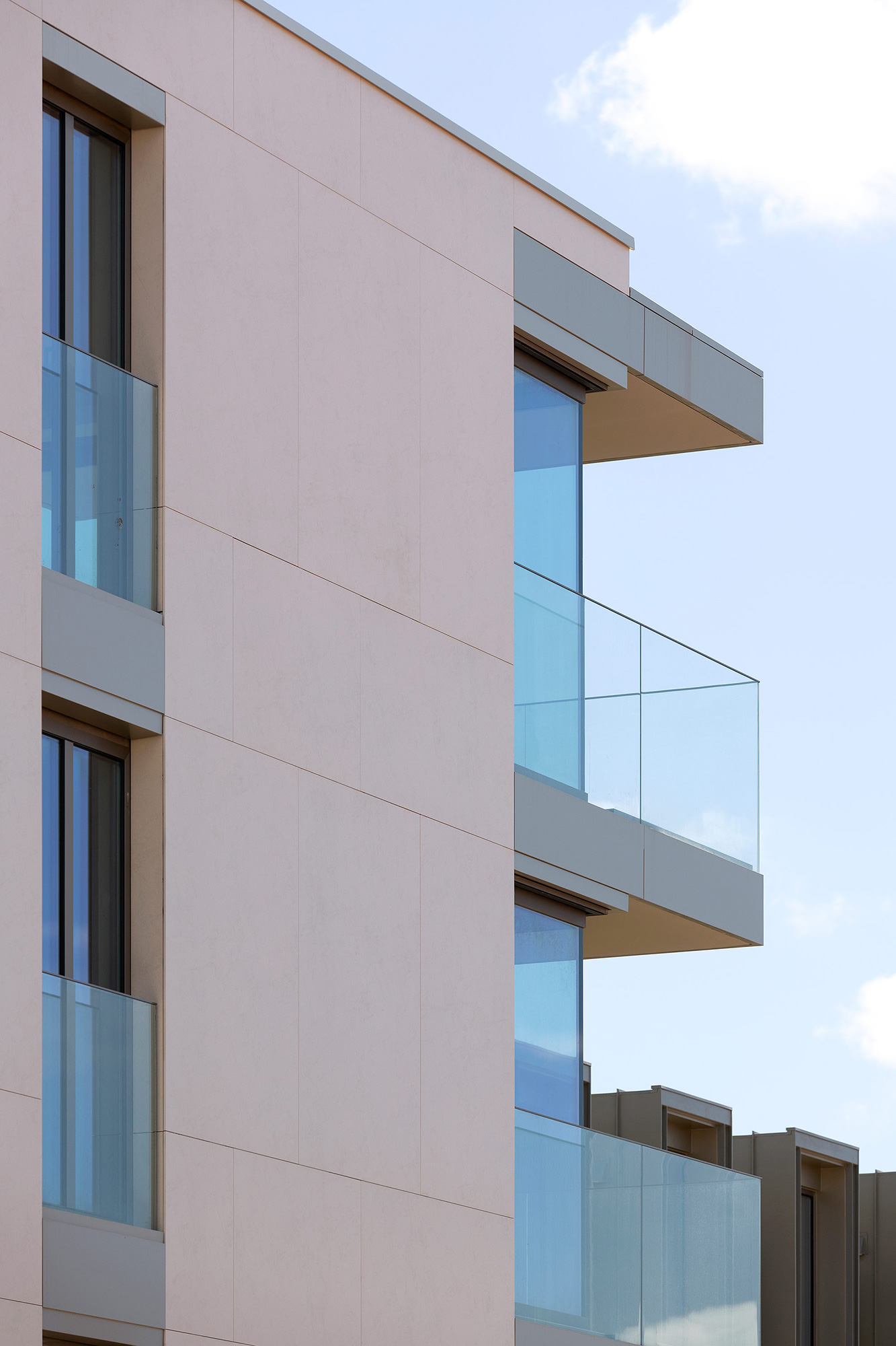 Image of fachada high lapa portugal 6 in Geometric lines and Dekton as a key feature  - Cosentino