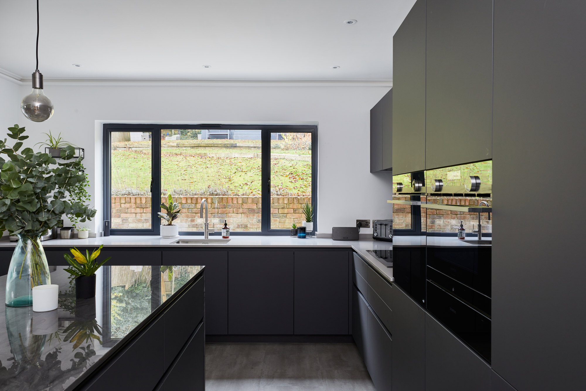Image of kitchen Hayes silestone sensa cocina 4 in Luxury and functionality in an attractive open-plan kitchen in Hayes  - Cosentino