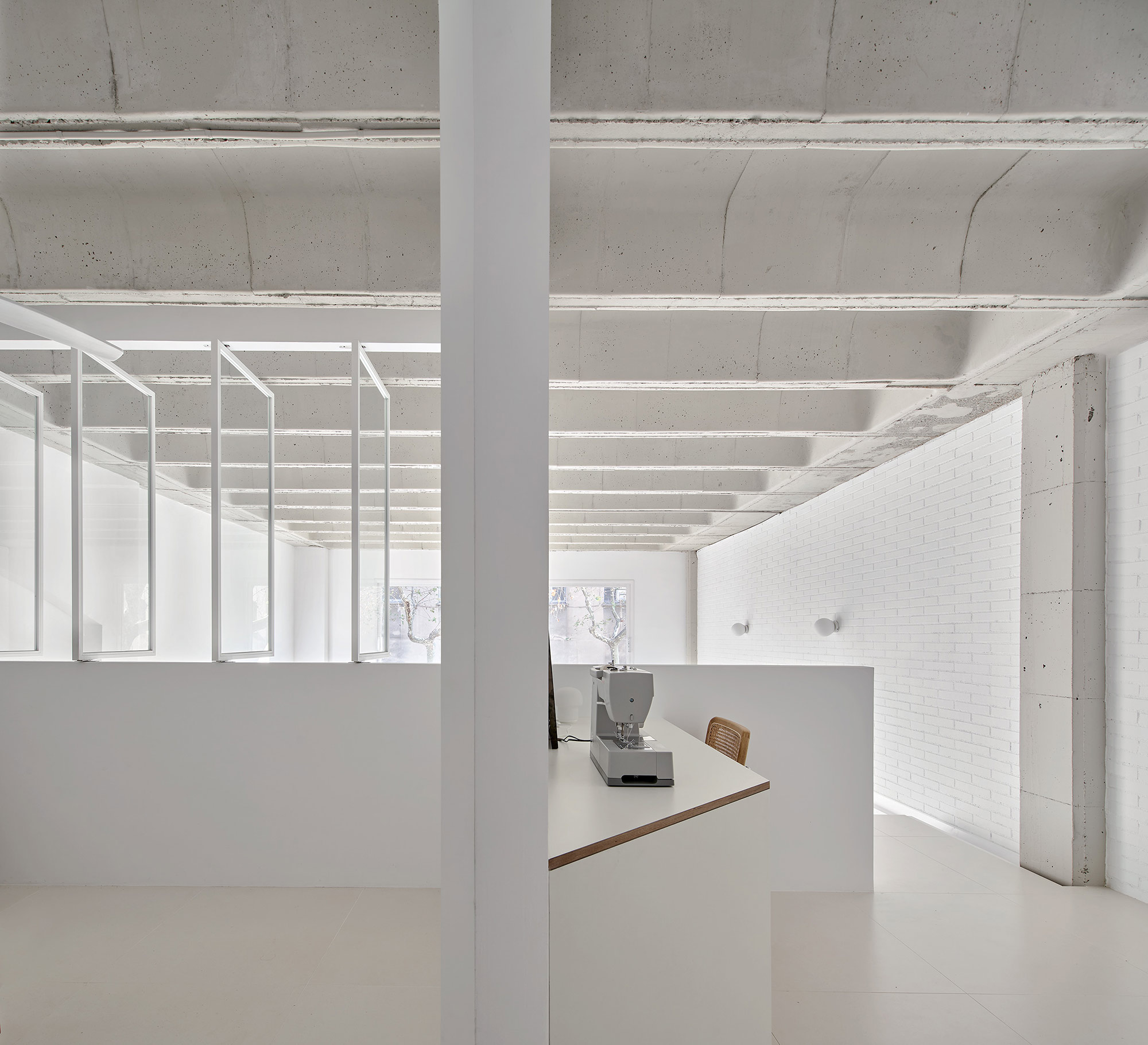 Image of Allaround Lab loft poblenou 17 in A striking loft in Barcelona chooses Dekton to create the perfect seamless and underfloor heating - Cosentino