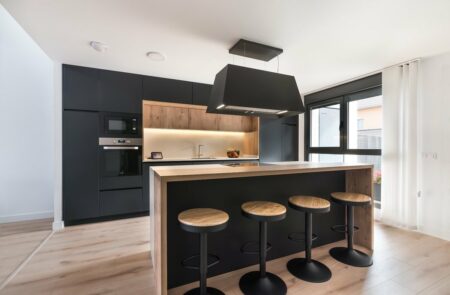 Image of El Corte Madedero Dekton Sasea 5 in Inspiration for designing your black kitchen - Cosentino