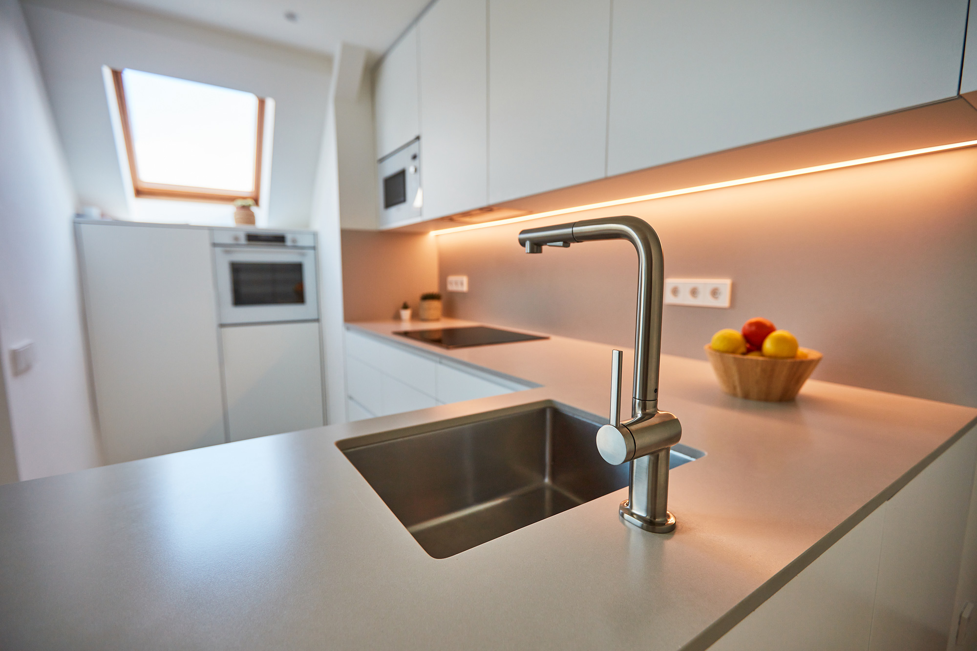 Image of balmes sobre atico duplex 25 in A duplex in Barcelona is brought back to life thanks to a bright, open-plan renovation, enhanced by the light tones of Silestone - Cosentino