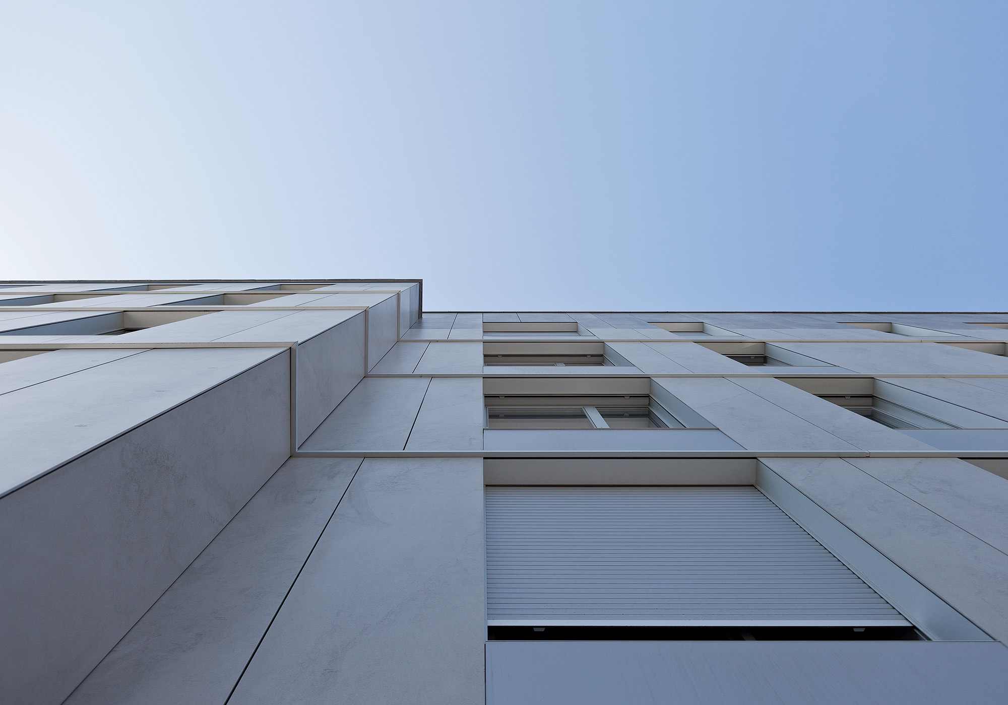Image of fachada albericia santander dekton 23 in Compact style for a subsidised housing building  - Cosentino