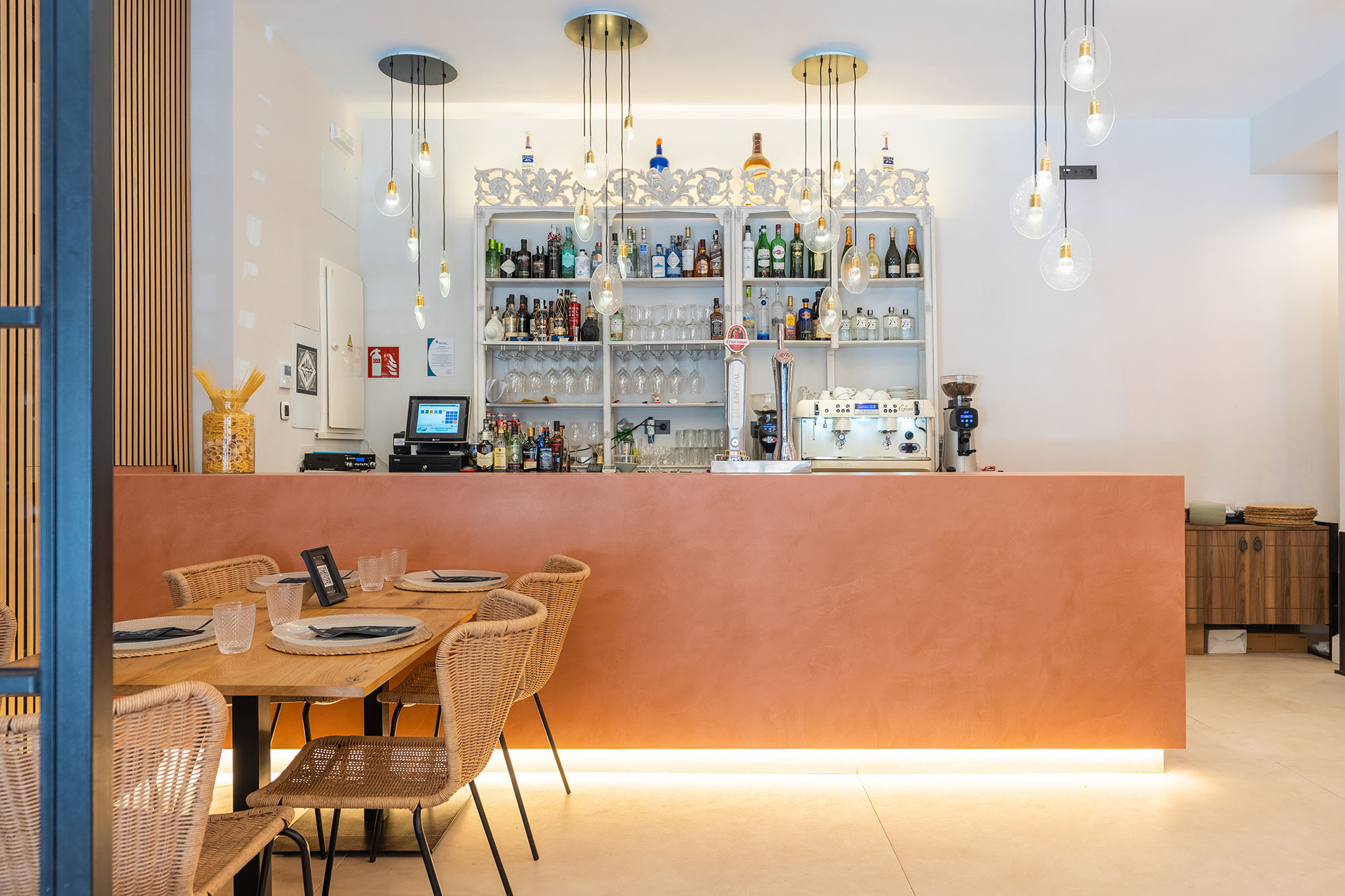 Image of restaurante vaniela dekton barra in The Mediterranean inspiration of the Kraftizen by Dekton collection as a partner of Almería’s trendiest restaurant - Cosentino