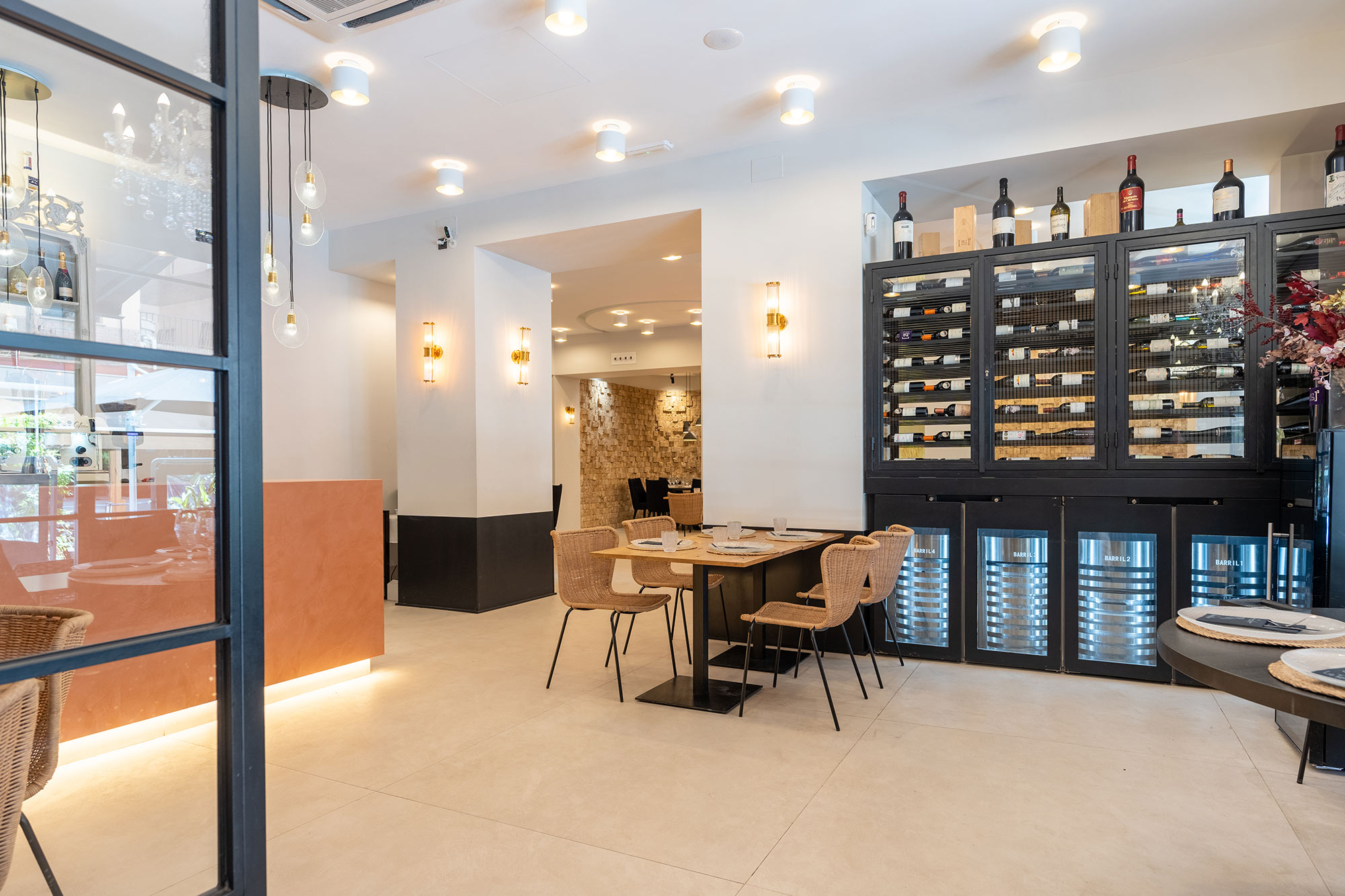 Image of restaurante vaniela dekton sala 1 in The Mediterranean inspiration of the Kraftizen by Dekton collection as a partner of Almería’s trendiest restaurant - Cosentino