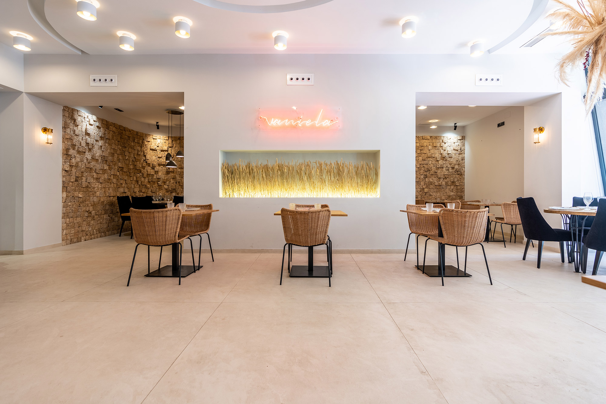 Image of restaurante vaniela dekton sala 2 in The Mediterranean inspiration of the Kraftizen by Dekton collection as a partner of Almería’s trendiest restaurant - Cosentino