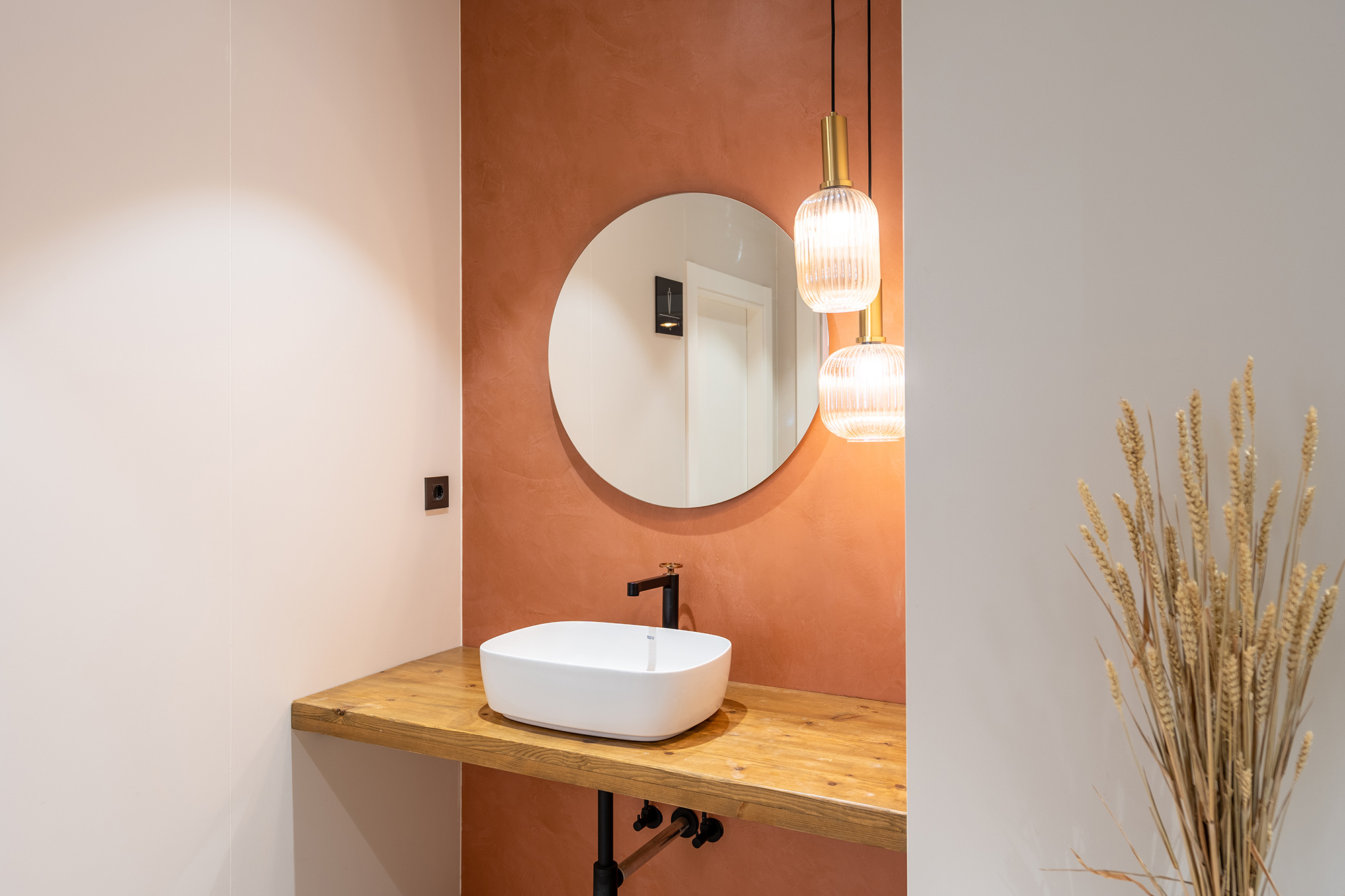 Image of vaniela dekton lavabo in The Mediterranean inspiration of the Kraftizen by Dekton collection as a partner of Almería’s trendiest restaurant - Cosentino