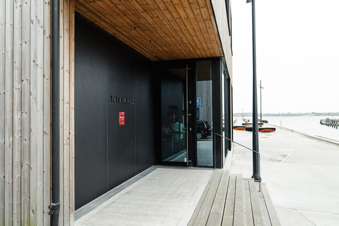 Image of Ti Trin Ned New Entrance 1 2 in {{This Michelin-starred Danish restaurant uses Dekton on its façade to withstand the harsh marine environment }} - Cosentino
