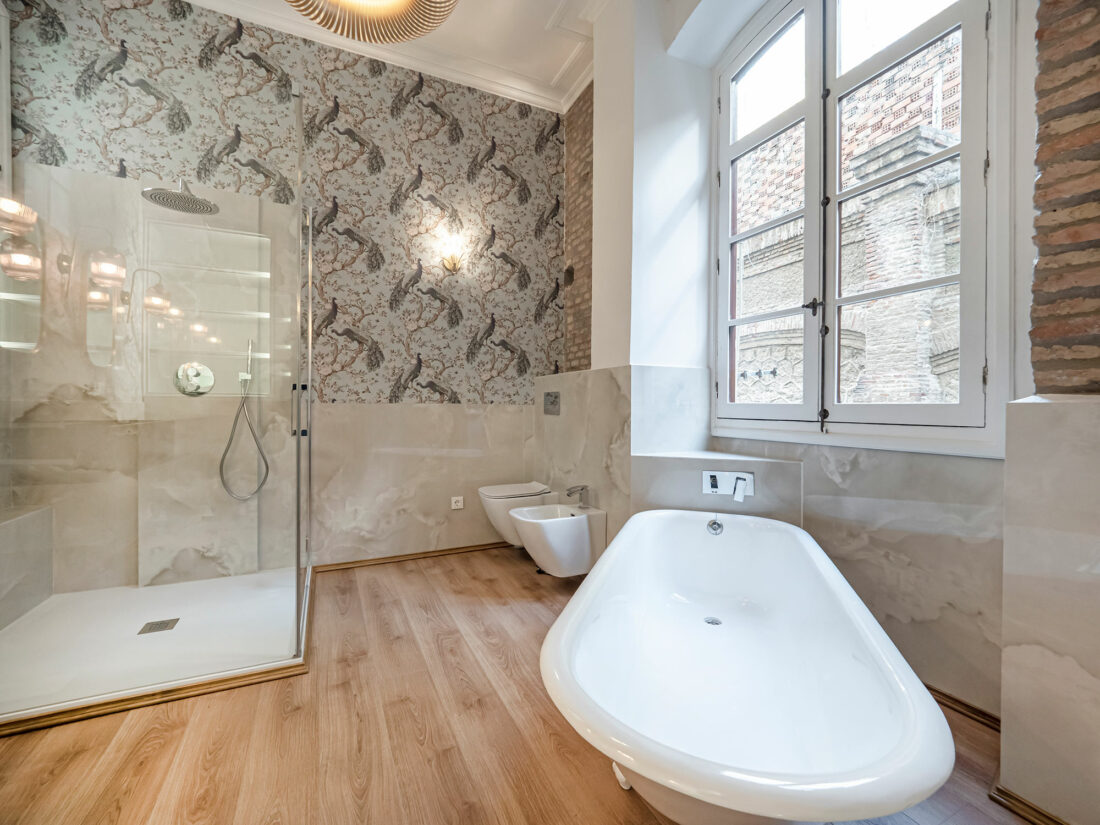 Image of bano vivienda malaga 4 in {{A bathroom blending in with the historic building’s past}} - Cosentino