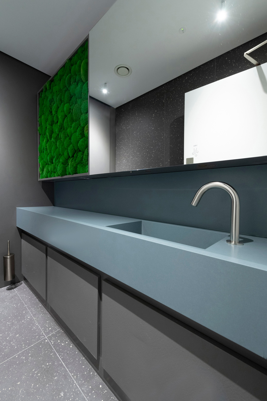 Image of superloos 2 in Sustainable washbasins in Mediterranean colours and modern design for the groundbreaking Superloo bathrooms - Cosentino