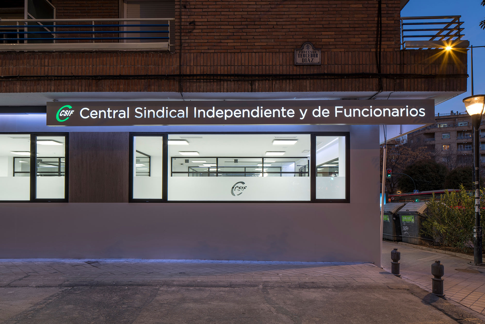 Image of OficinaCSIF 110 in The CSIF headquarters in Granada shows off its façade thanks to Dekton - Cosentino