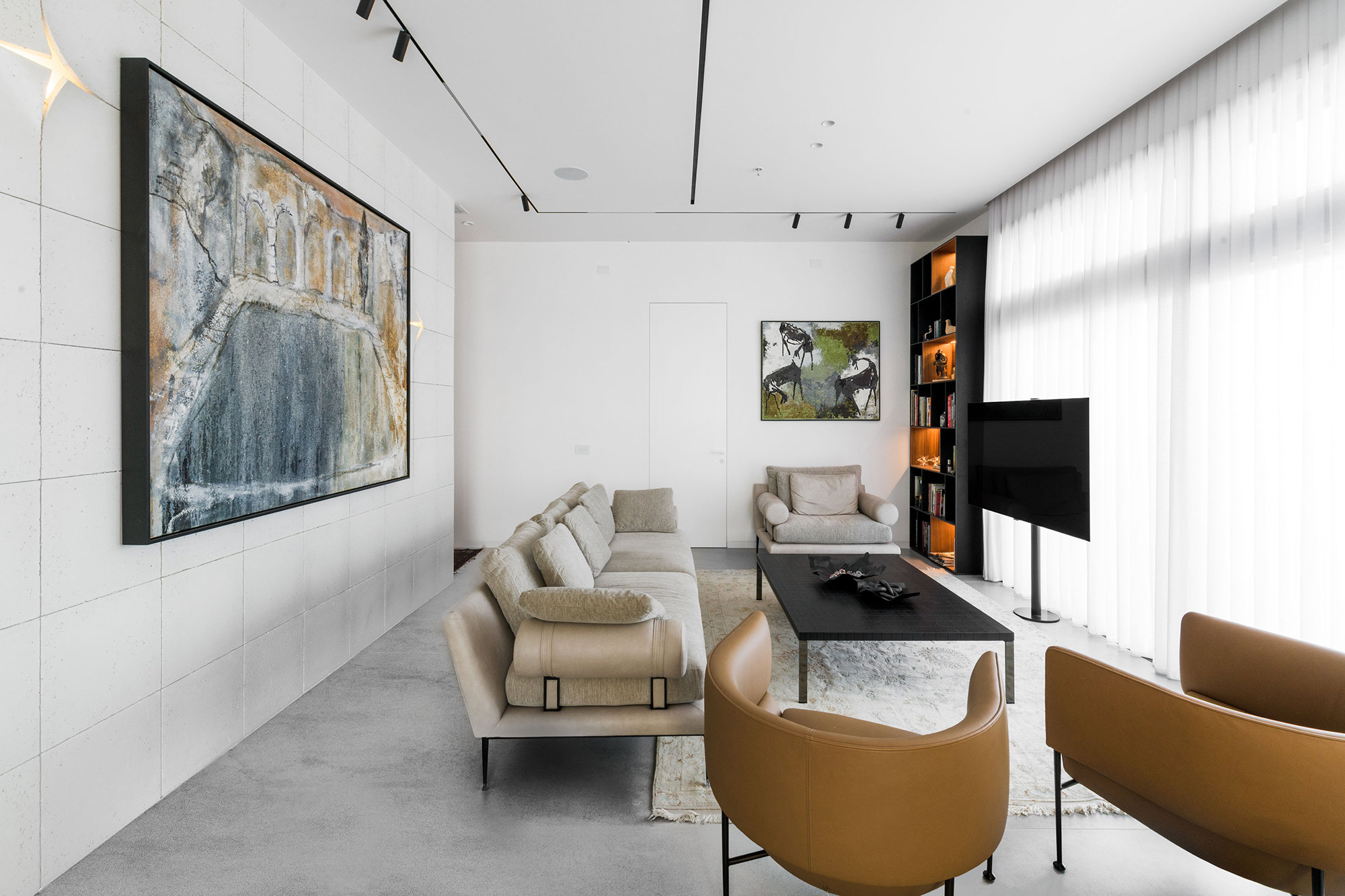 Image of Apartment in Tel Aviv Zissy Hatsubai 12 in An urban and sophisticated loft with elegant surfaces in white, black and wood - Cosentino