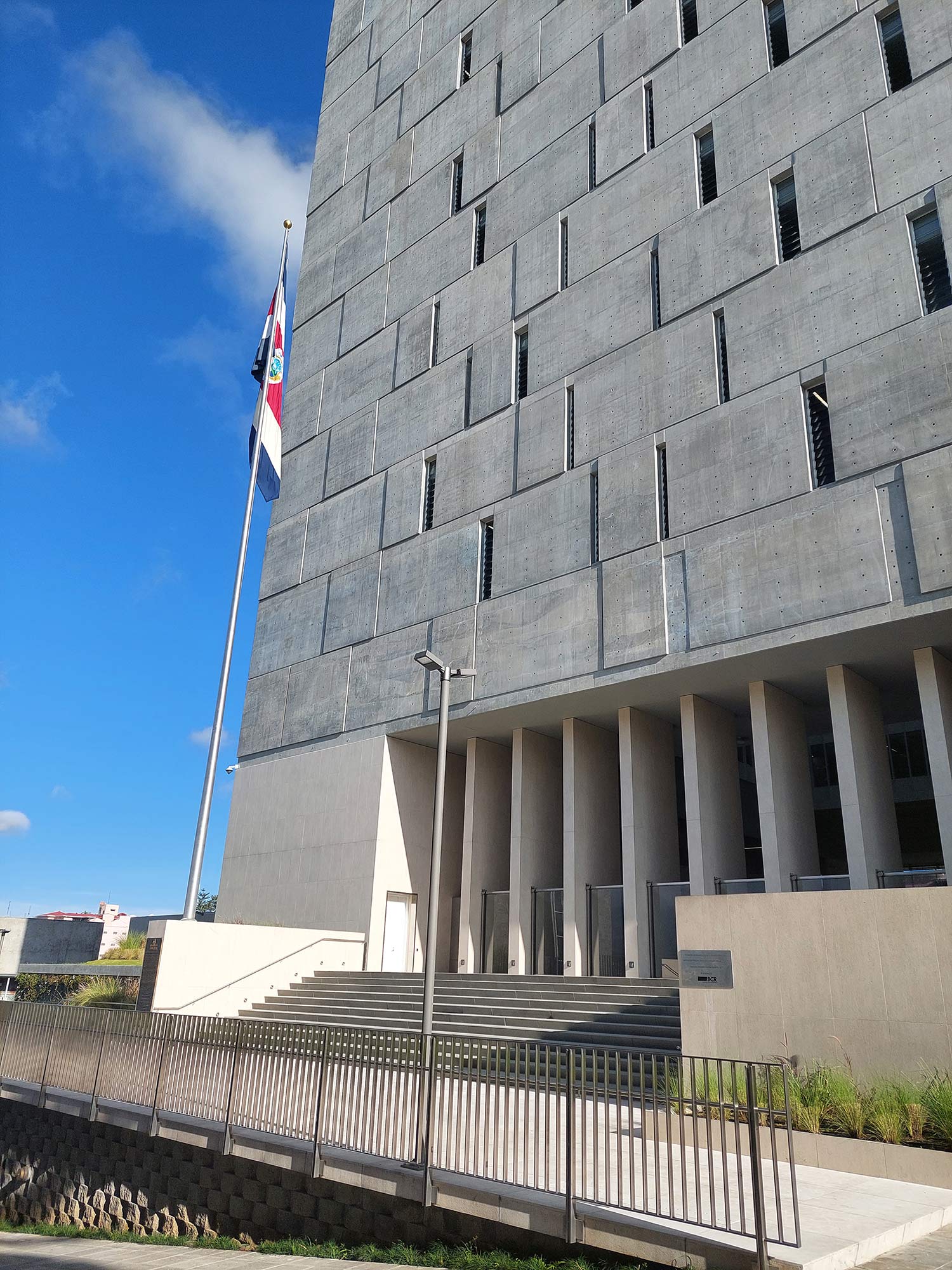 Image of Asamblea Legislativa Costa Rica 4 in Dekton shapes the powerful façade of the Costa Rican Legislative Assembly building, winner of the Macael 2021 Award - Cosentino