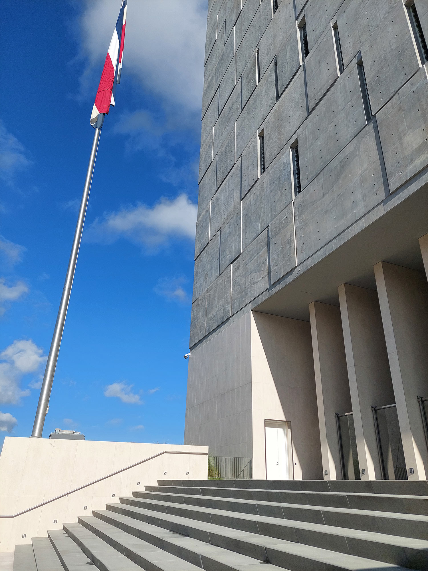 Image of Asamblea Legislativa Costa Rica 5 in Dekton shapes the powerful façade of the Costa Rican Legislative Assembly building, winner of the Macael 2021 Award - Cosentino
