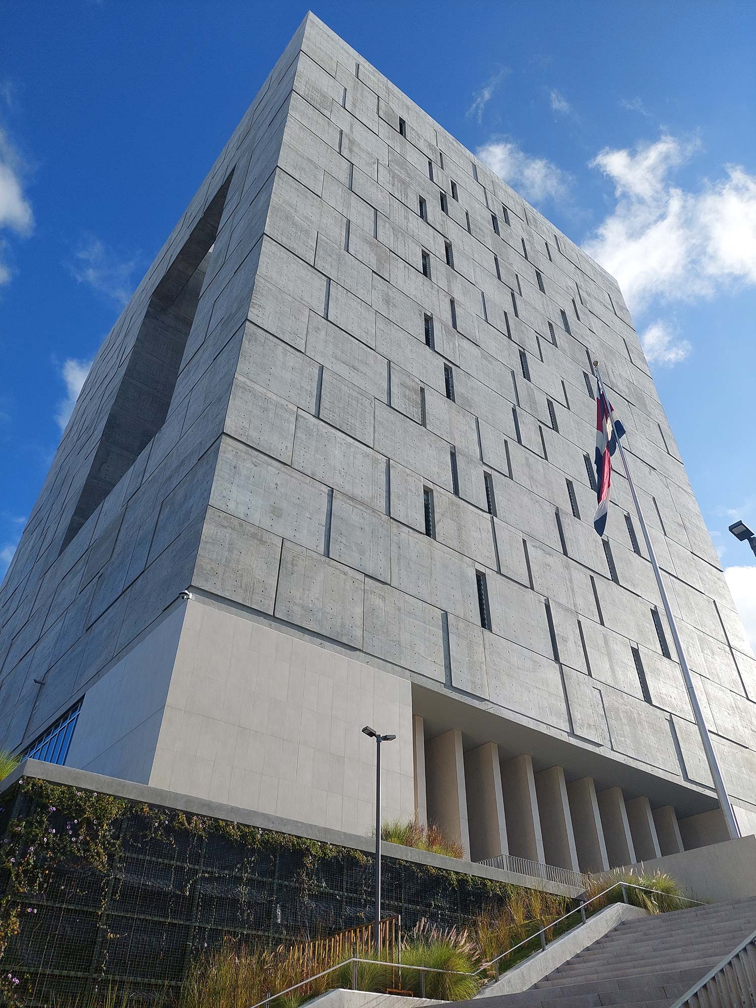 Image of Asamblea Legislativa Costa Rica 8 in Dekton shapes the powerful façade of the Costa Rican Legislative Assembly building, winner of the Macael 2021 Award - Cosentino