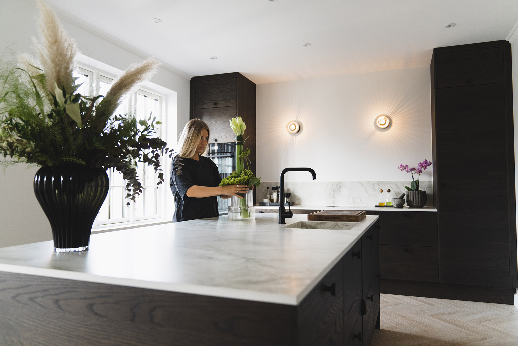 Image of HomebySaraEriksen8 in {{A classic yet minimalist kitchen complemented by Dekton’s elegance and functionality}} - Cosentino
