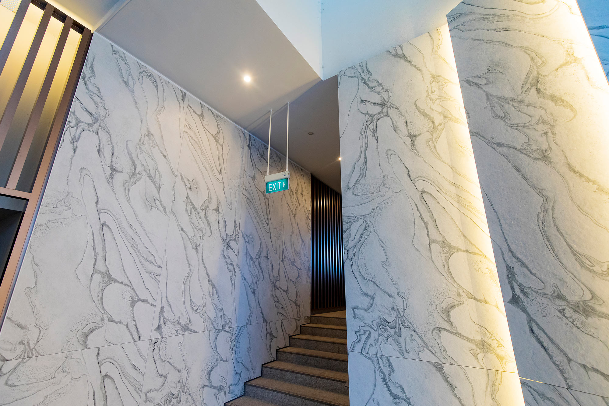 Image of fachada cape royal 4 in Dekton adds a new touch of elegance to the reception area of a luxury development in Singapore - Cosentino