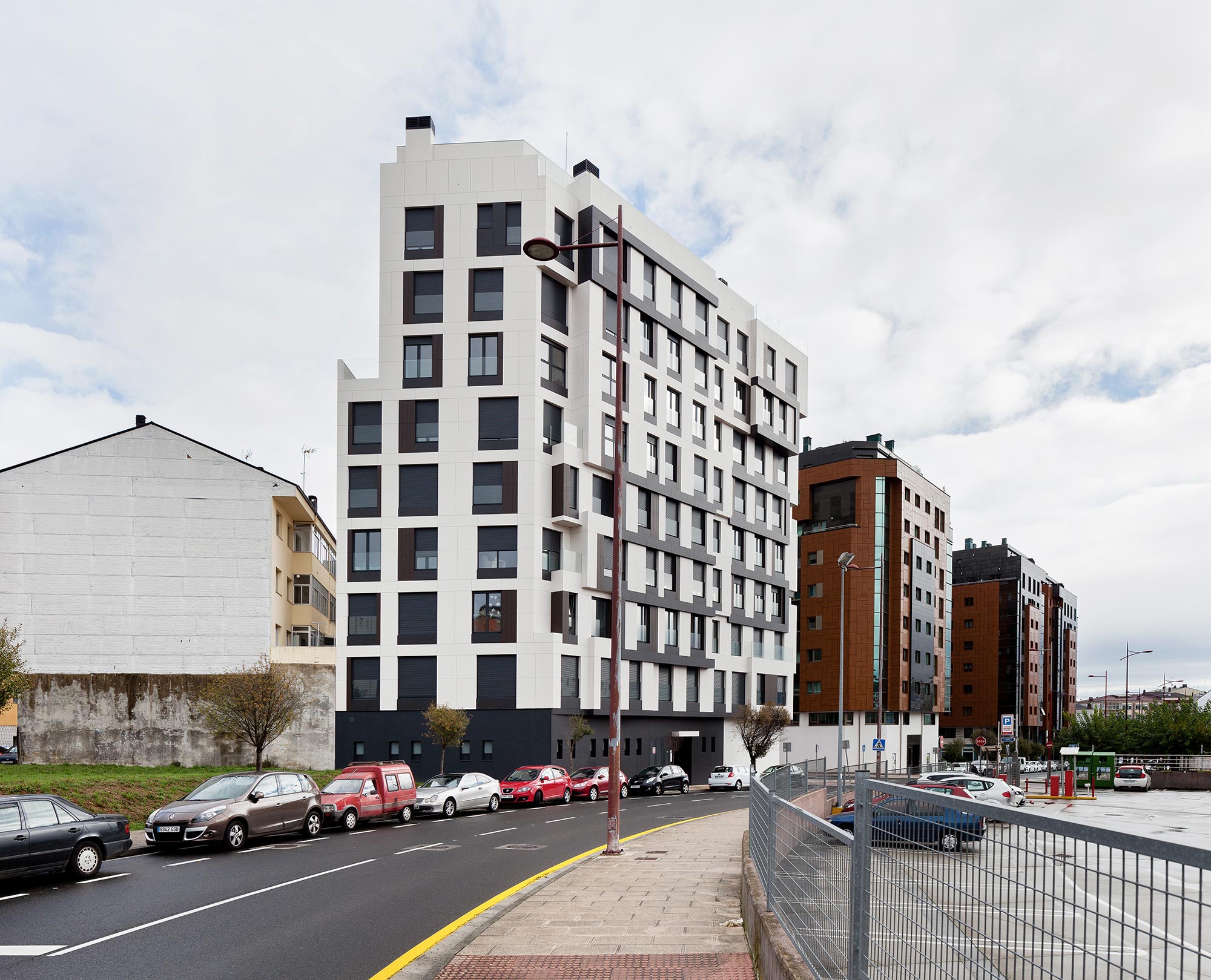 Image of Edificio Aresa 12 in A state-of-the-art building in Lugo chooses Dekton to clad its complex façade - Cosentino