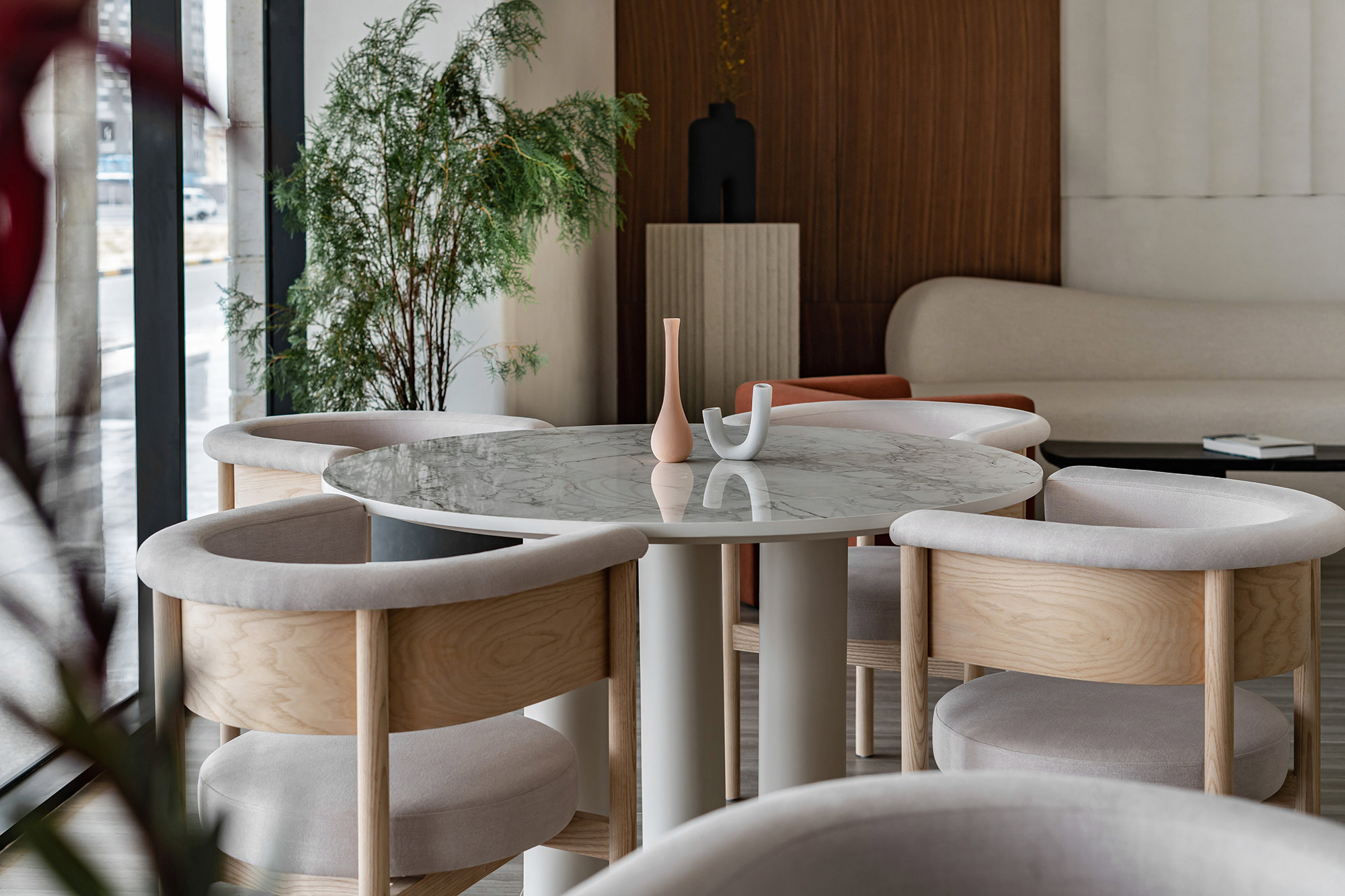 Image of The House by Cest ici Design 1 in {{Tables with Dekton Bergen for coffee lovers in a cozy Emirati space}} - Cosentino