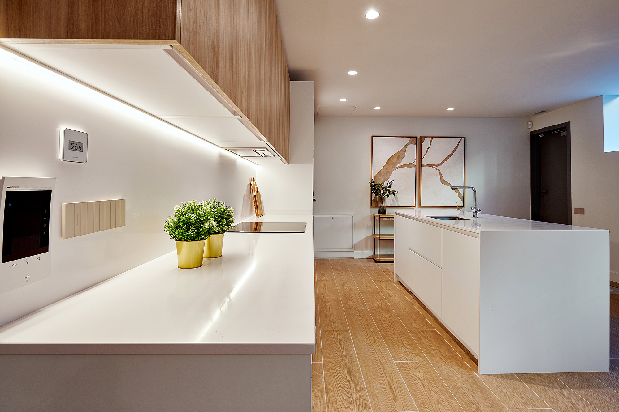 Image of aedas homes cocina silestone blanco zeus 7 in Cosentino, the star of the new functional, modern and sustainable house in the AEDAS Homes showroom in Madrid - Cosentino