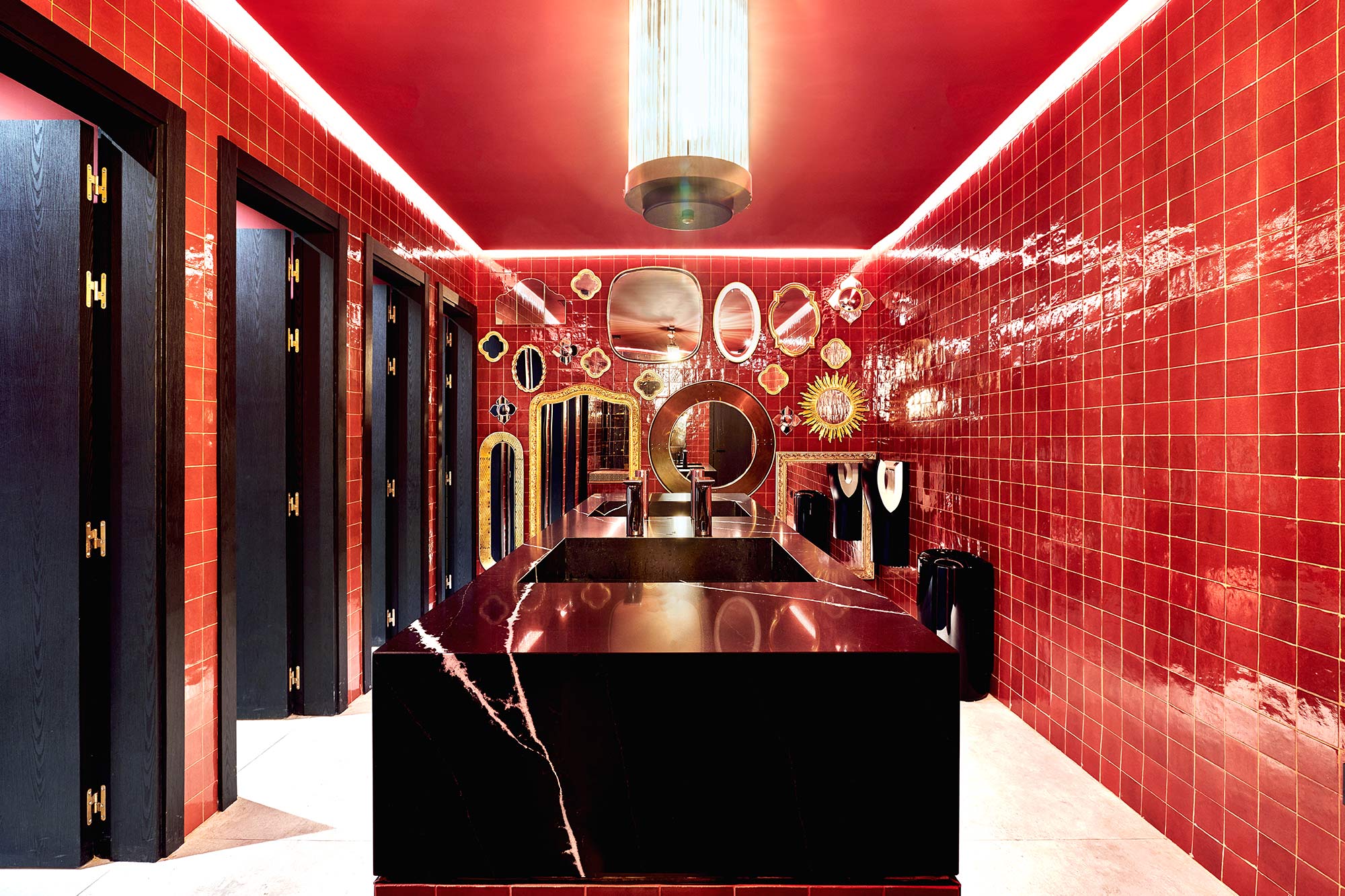 Image of radisson red madrid LGC 8972 in Silestone brings a touch of elegance to the Radisson RED Madrid hotel - Cosentino
