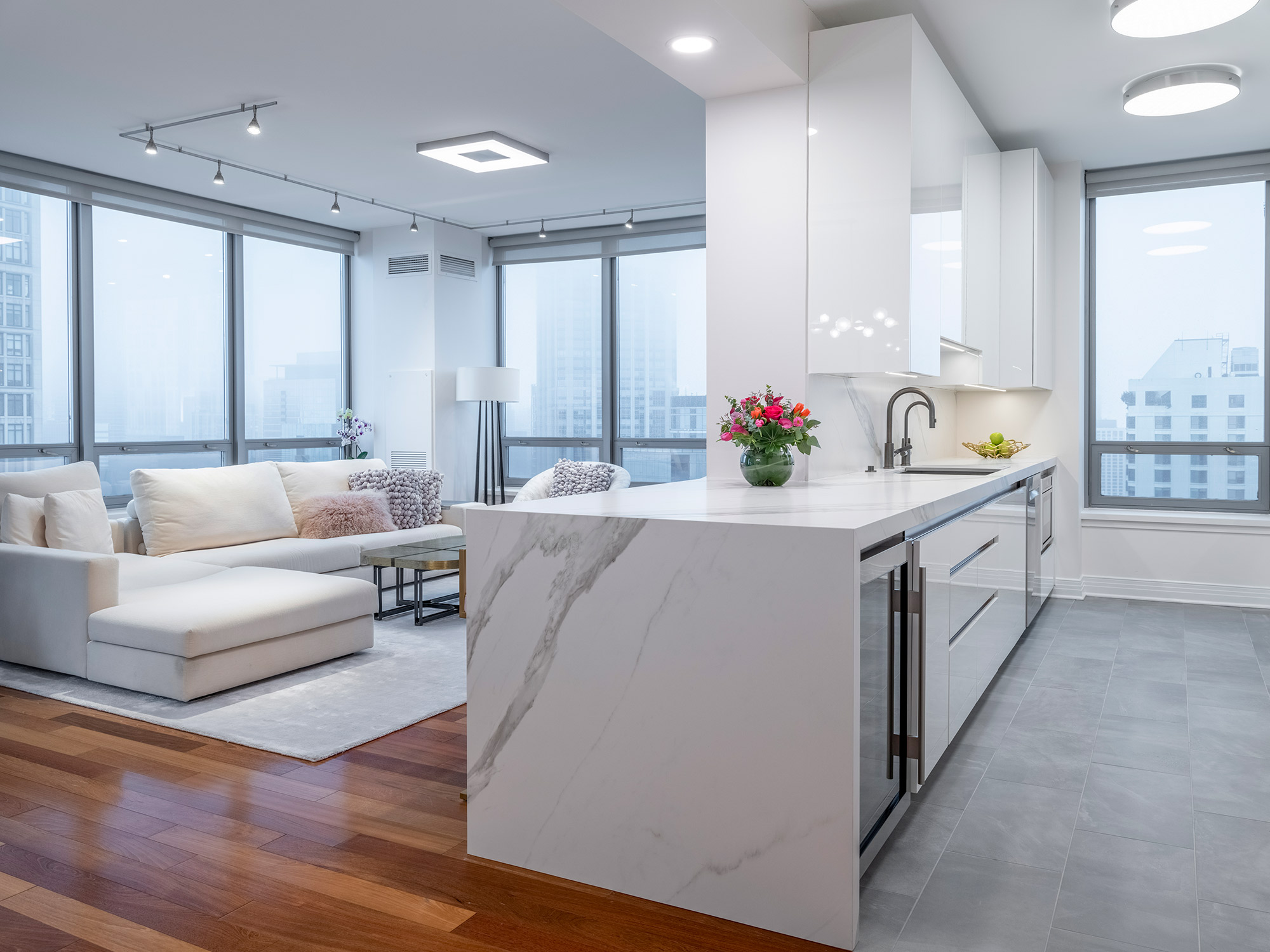 Image of Lake Shore Drive 8 in {{Dekton Opera brings timeless and natural design to this Chicago home }} - Cosentino
