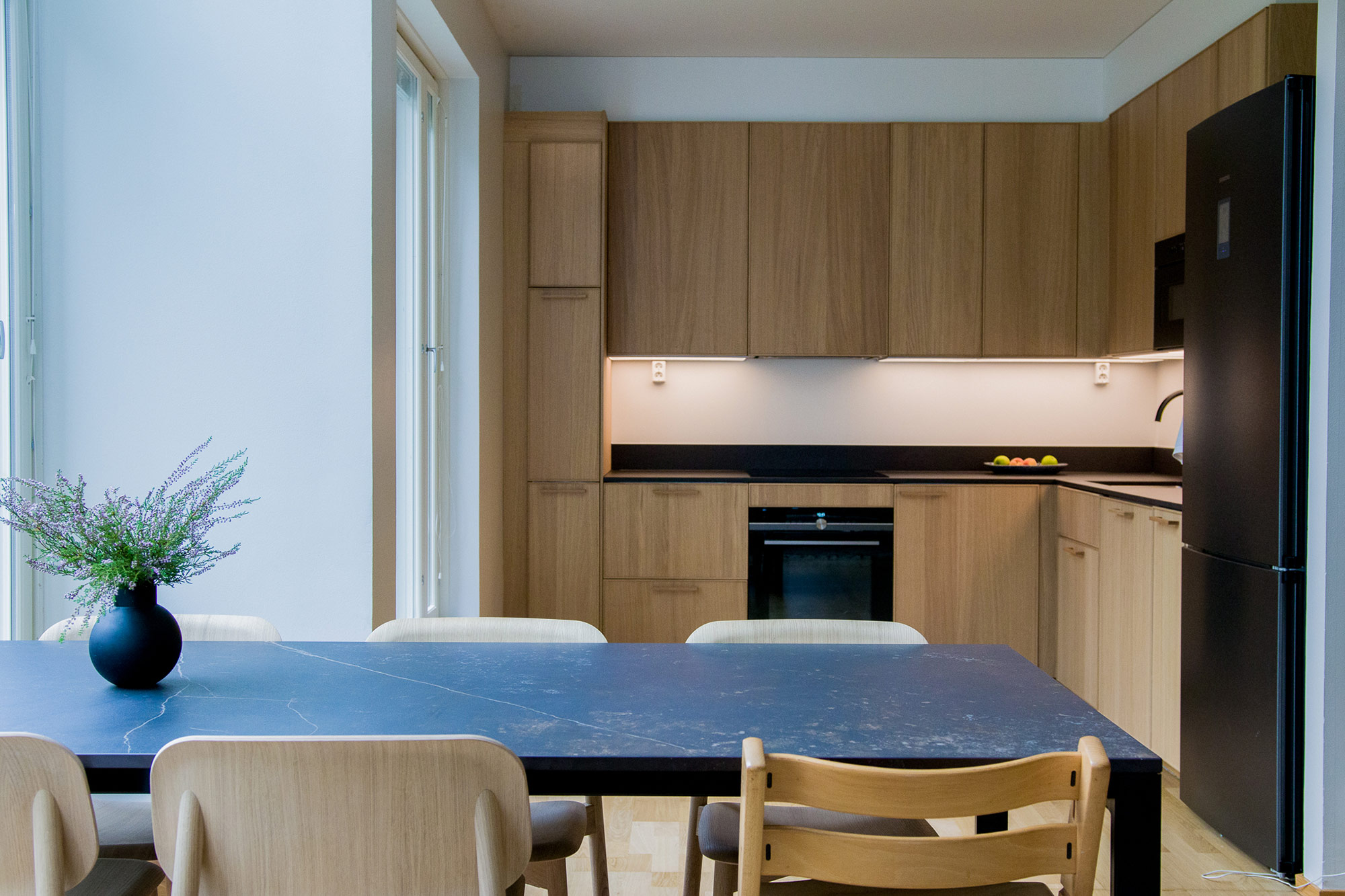 Image of Emma Rapala 9 in A durable kitchen and dining area for an arty family with children - Cosentino