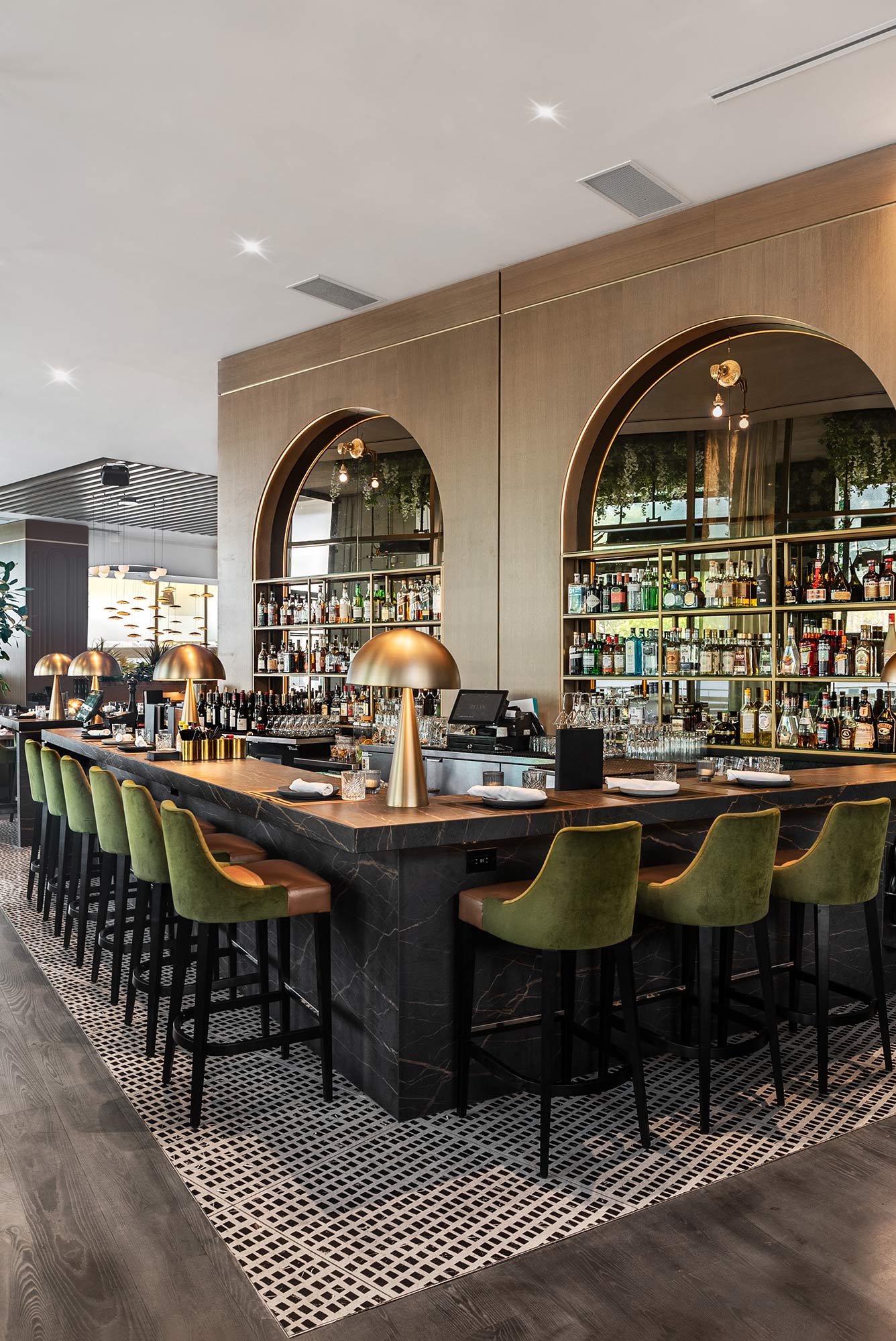 Image of Rileys HMerenda bar2 in This renowned Parisian restaurant featuring Cosentino surfaces on its tables, bar tops and walls is a lesson in modern and elegant décor - Cosentino