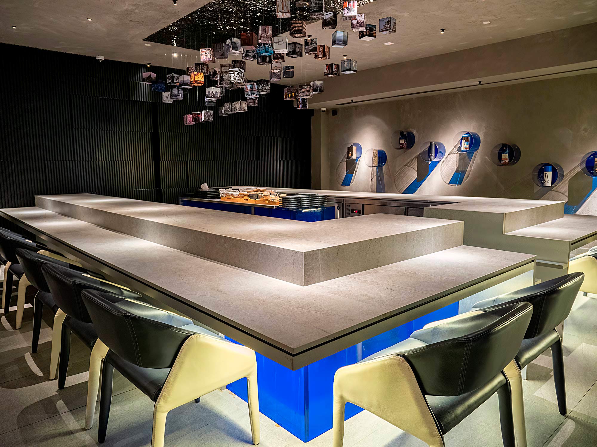 Image of AO Omakase 10 in A wine bar with an elegant bar counter that attracts all eyes (and withstands everything) - Cosentino