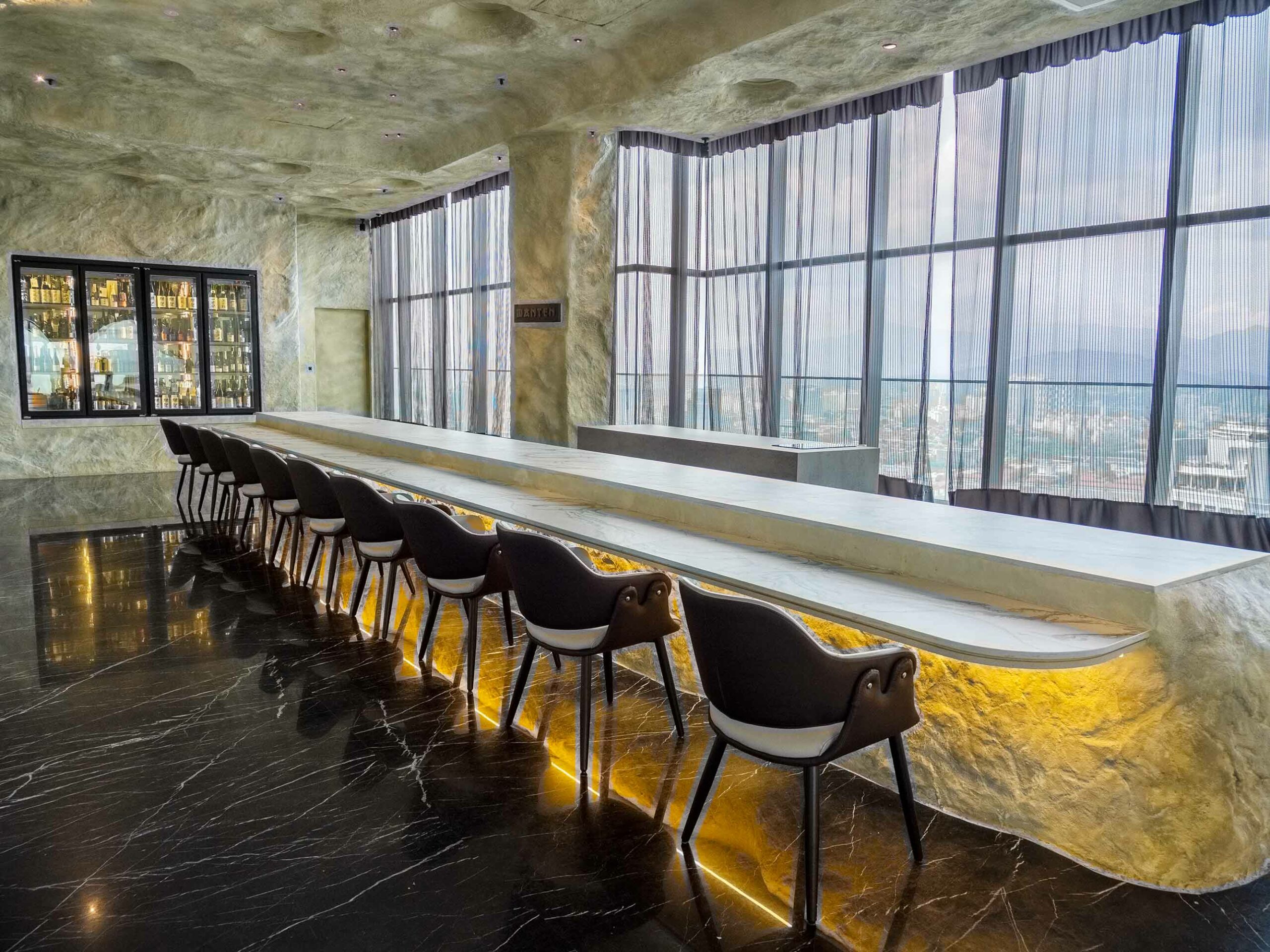 Image of Maten Okamase 5 scaled in The dreamlike shade of Dekton Liquid Sky stands like a sculpture in a unique restaurant overlooking the Kuala Lumpur skyline - Cosentino