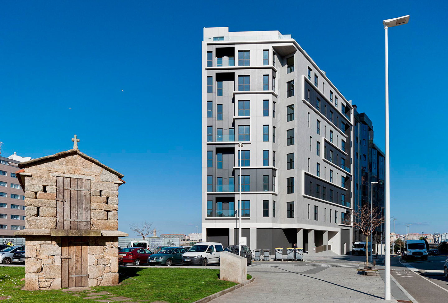 Image of Edificio Escuela de Nautica Urbher portada 1 in A modern and sustainable façade in A Coruña thanks to Dekton - Cosentino