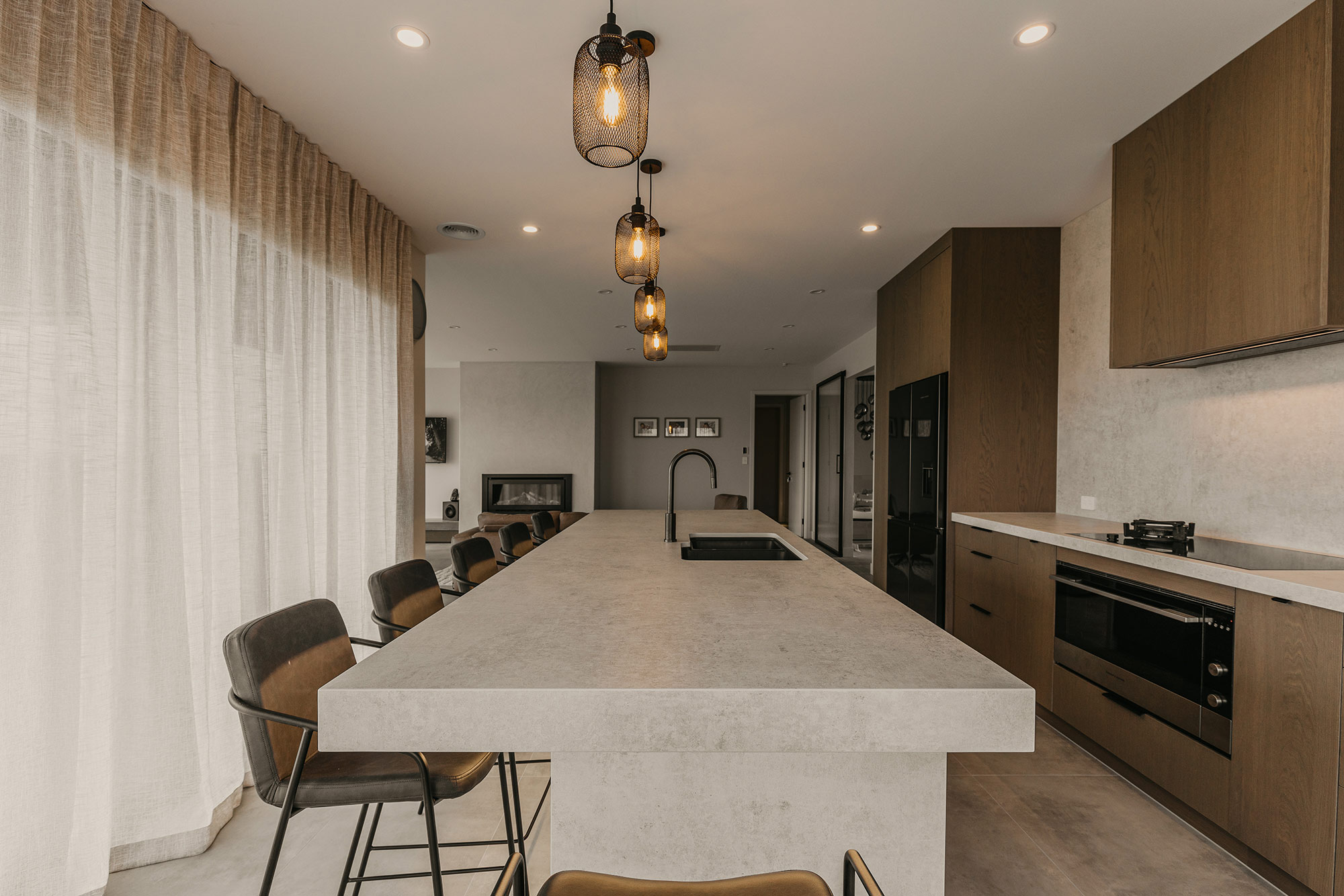 Image of Nicola Ross Kennards AK Photo 9 in Dekton for the curved lines of this bold Madrid flat - Cosentino