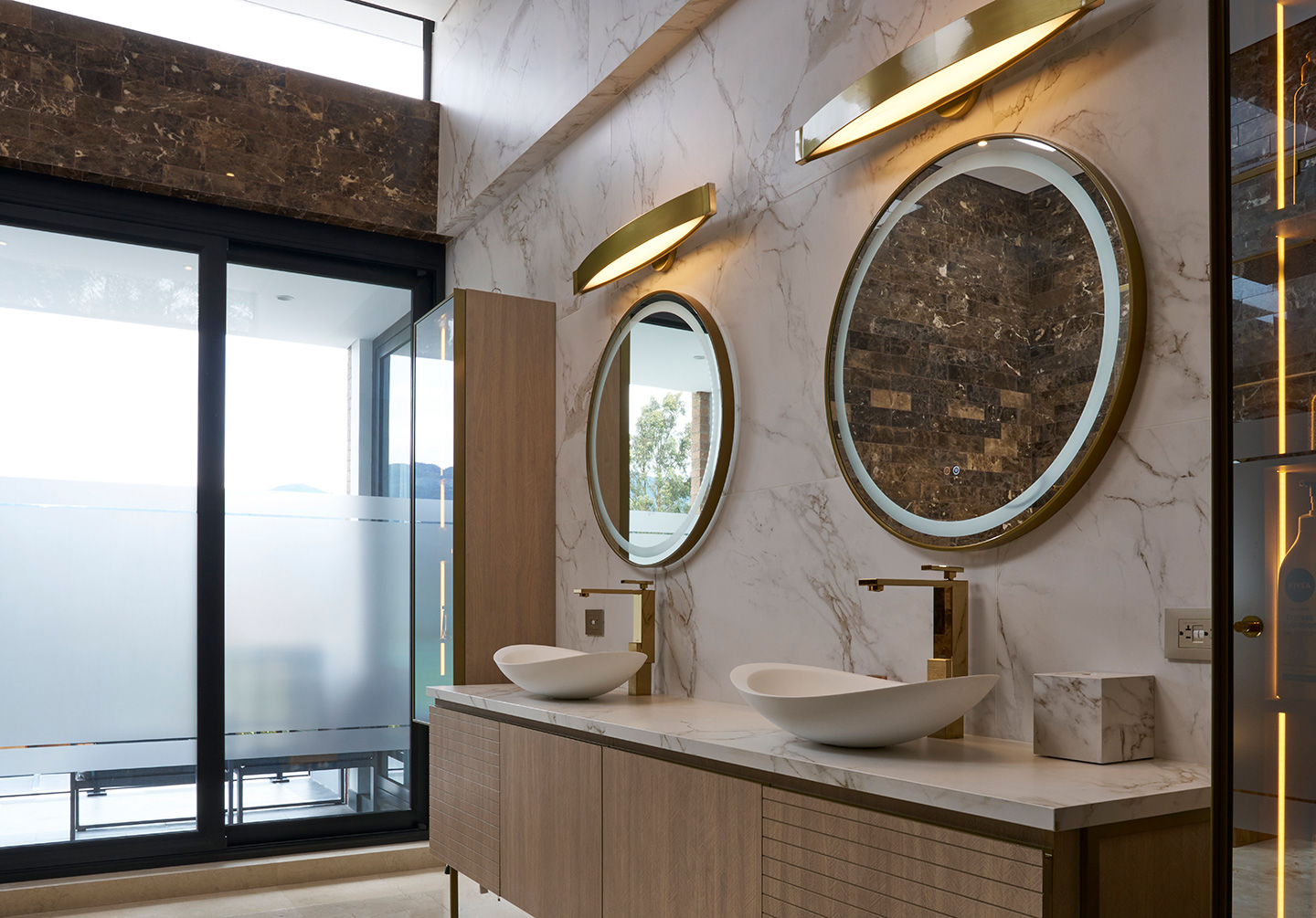 Image of Casa Veliz Perdomo cover bathroom in Two full-fledged bathrooms covered by Dekton at Ben Adams - Cosentino